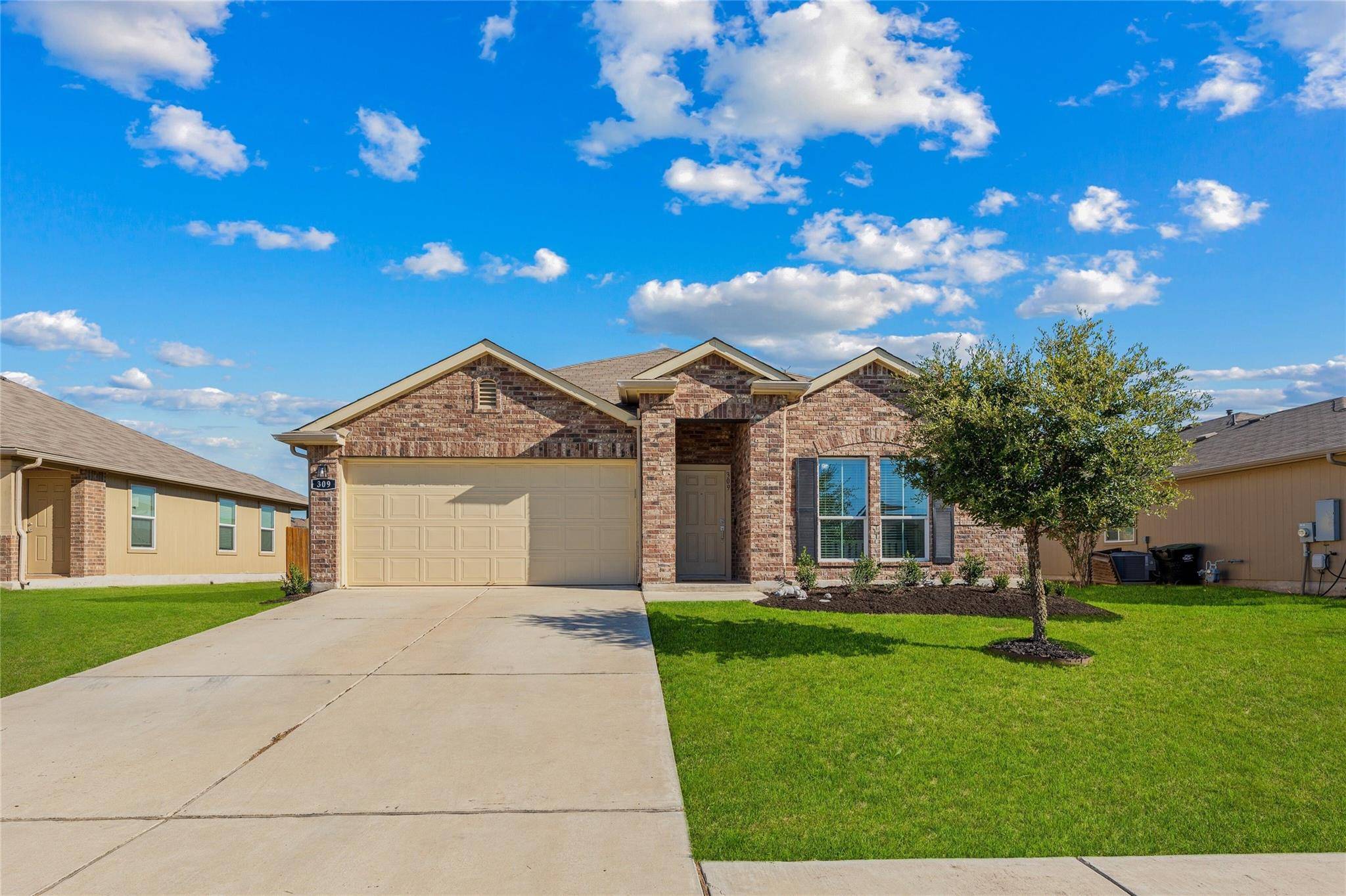 309 Foxglove DR, Hutto, TX 78634