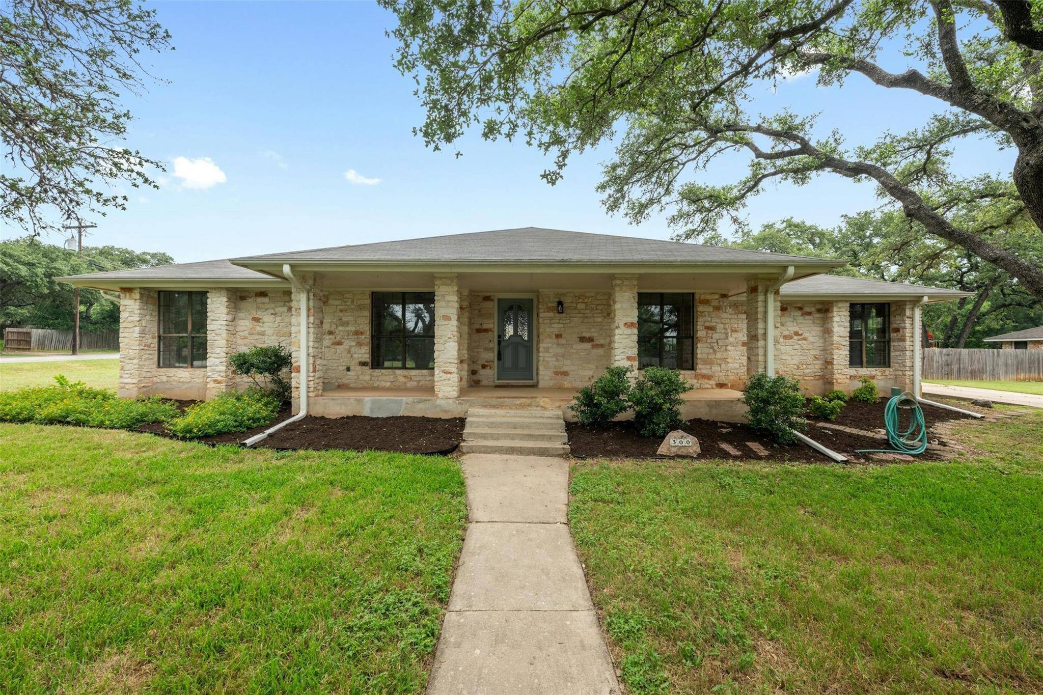 300 Willet DR, Buda, TX 78610