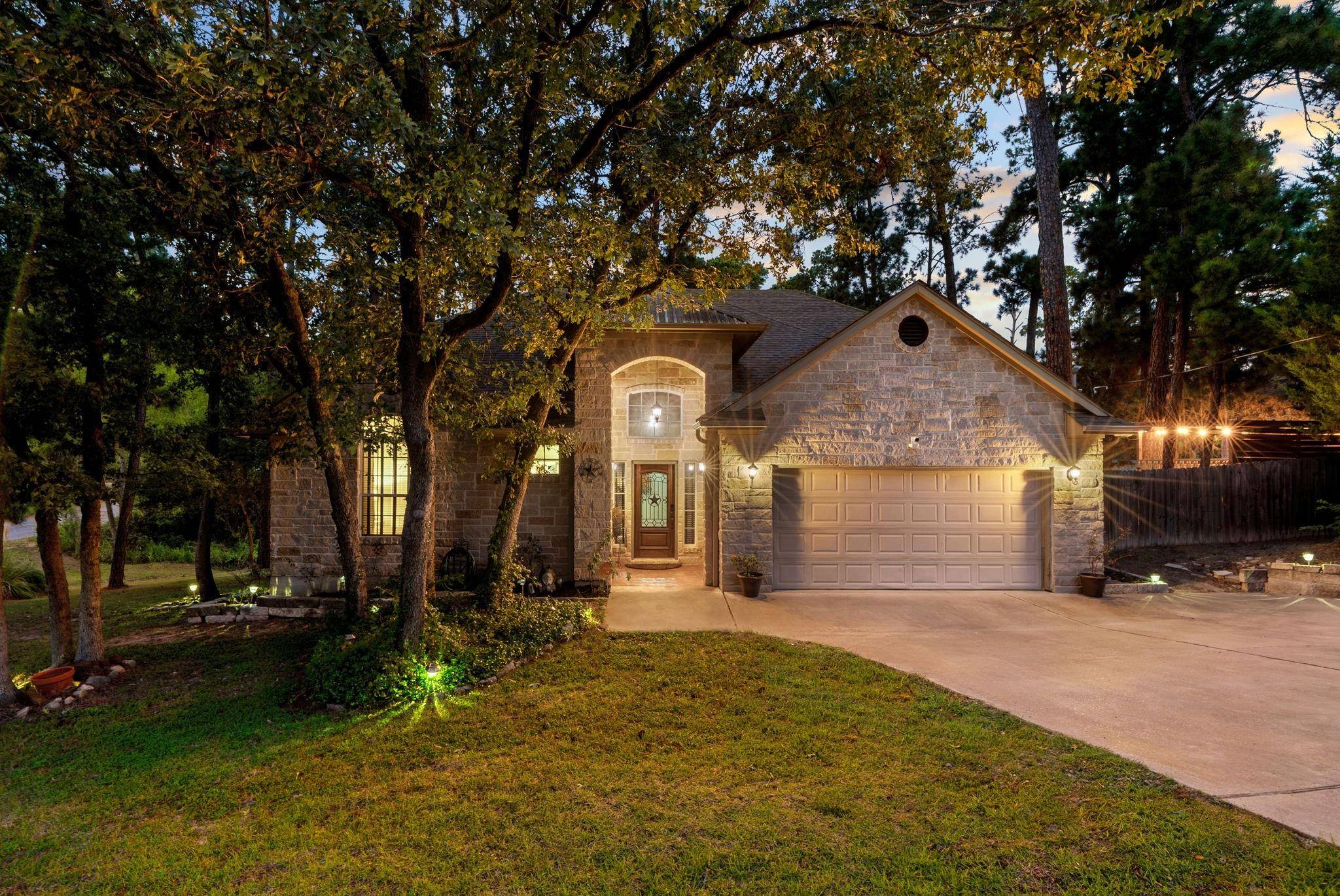 106 Pahoiki LN, Bastrop, TX 78602