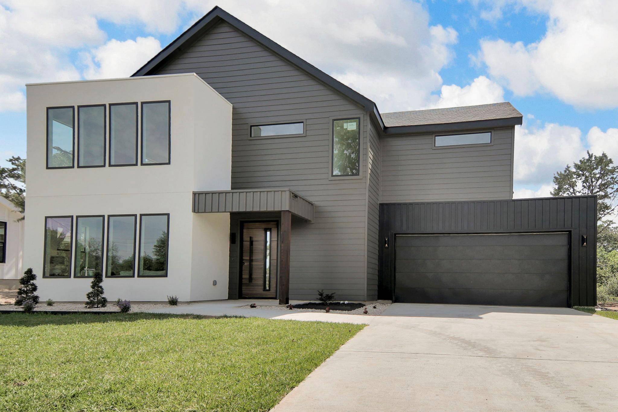 214 Ulupau CIR, Bastrop, TX 78602