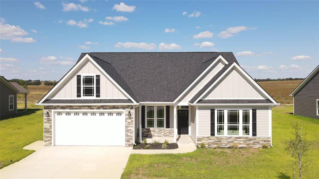 204 Turnberry DR, La Vernia, TX 78121