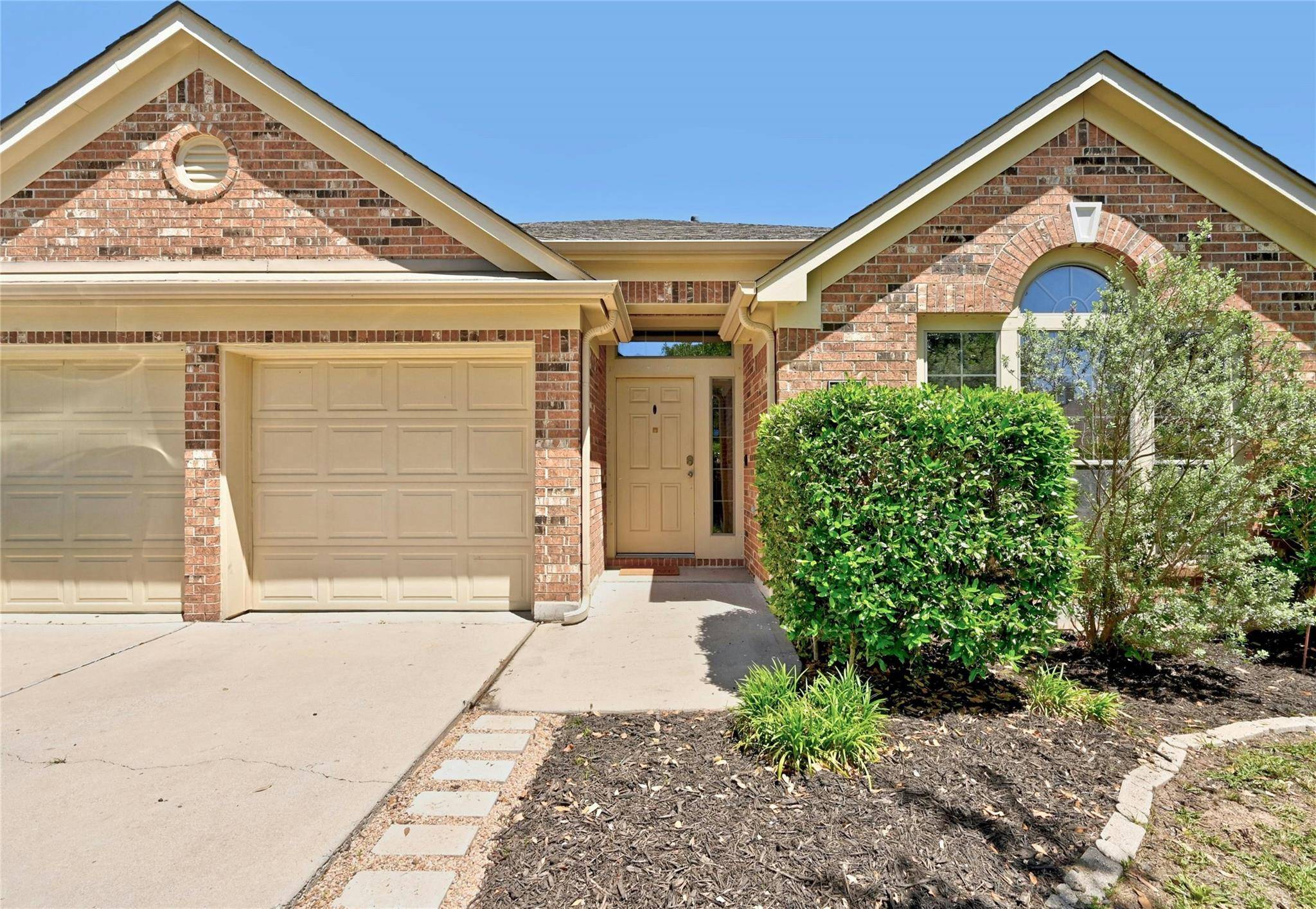 252 Otono LOOP, Kyle, TX 78640