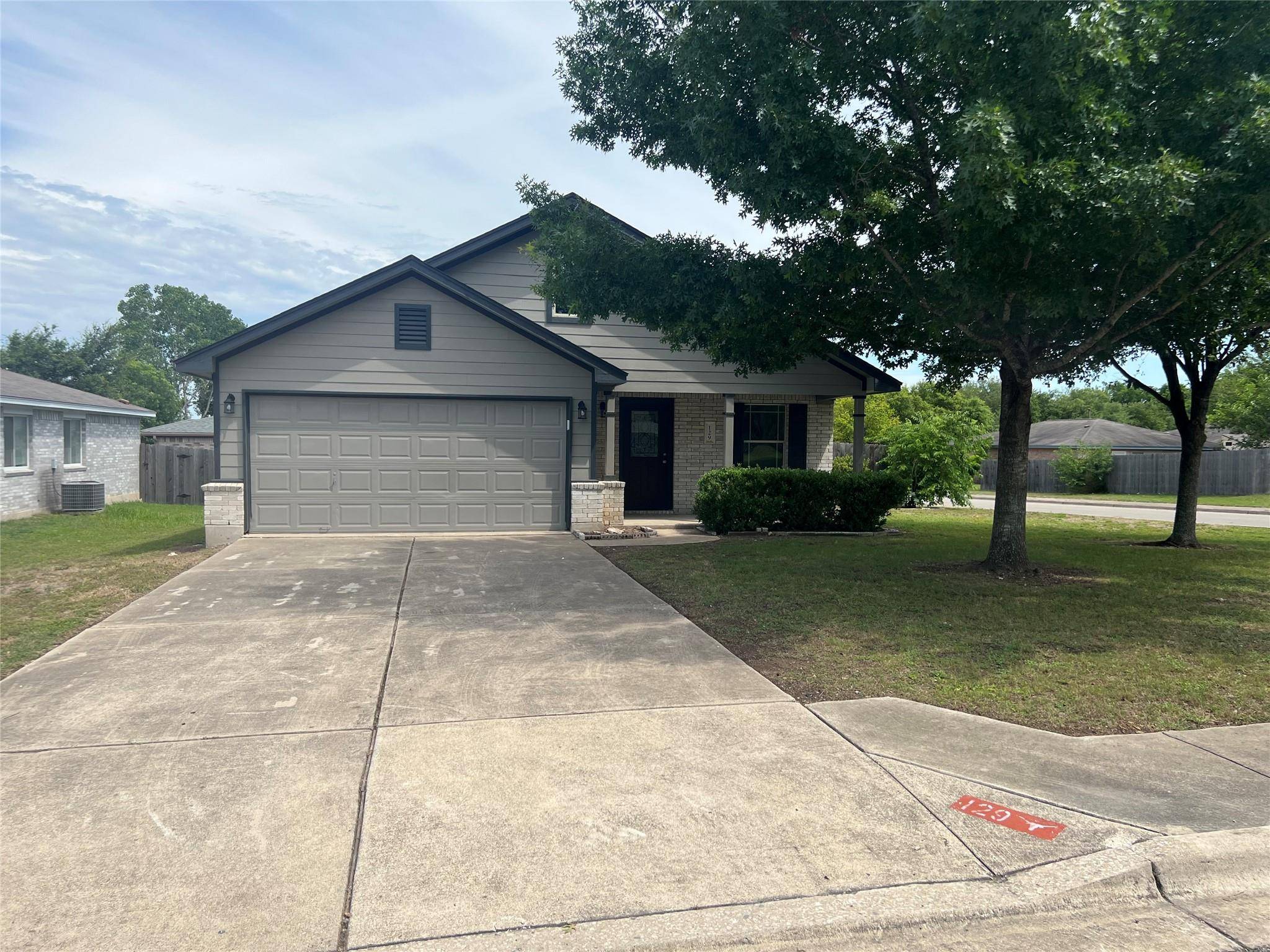 129 Salado DR, Kyle, TX 78640