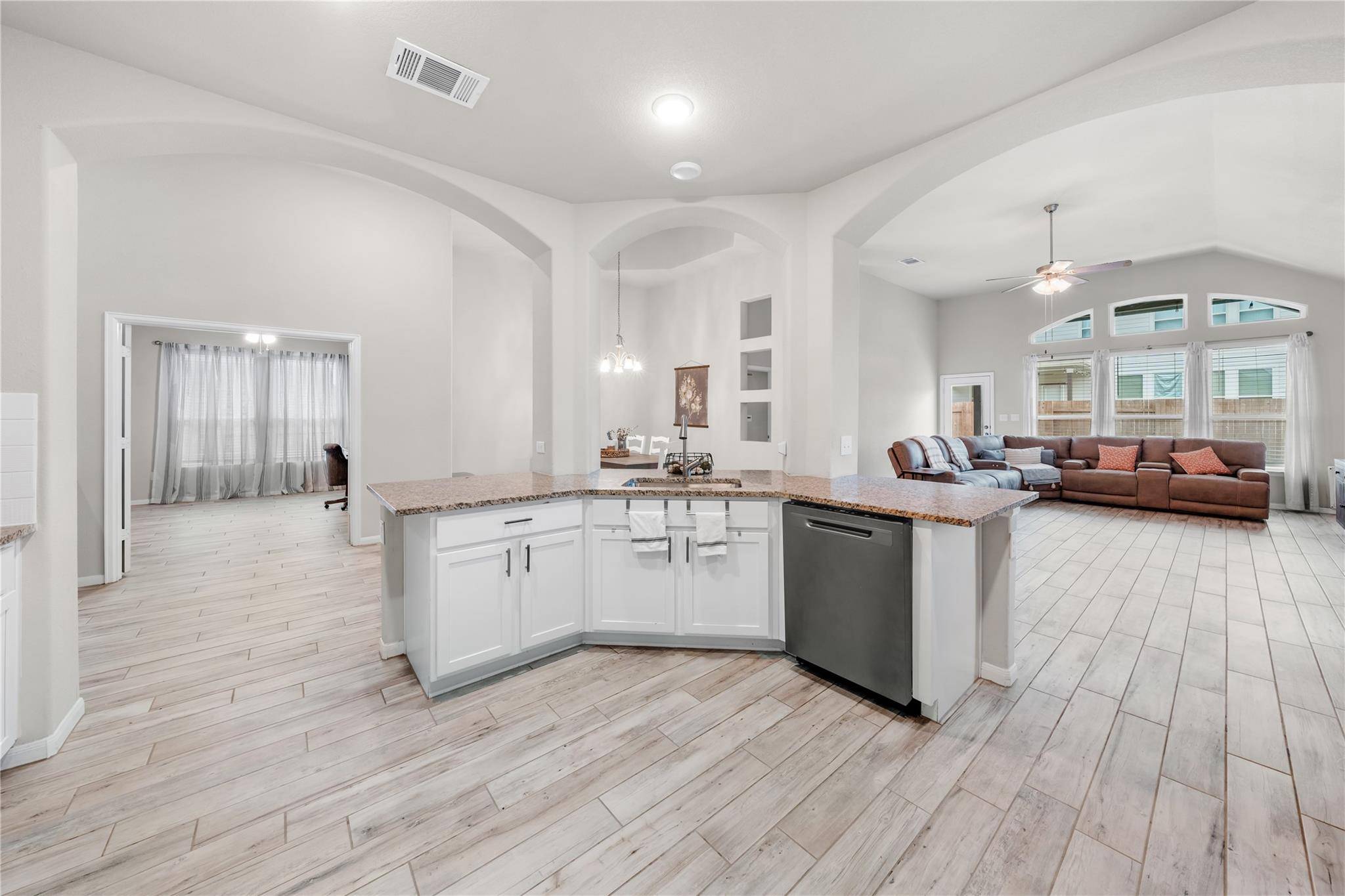 154 Leadtree LOOP, Buda, TX 78610