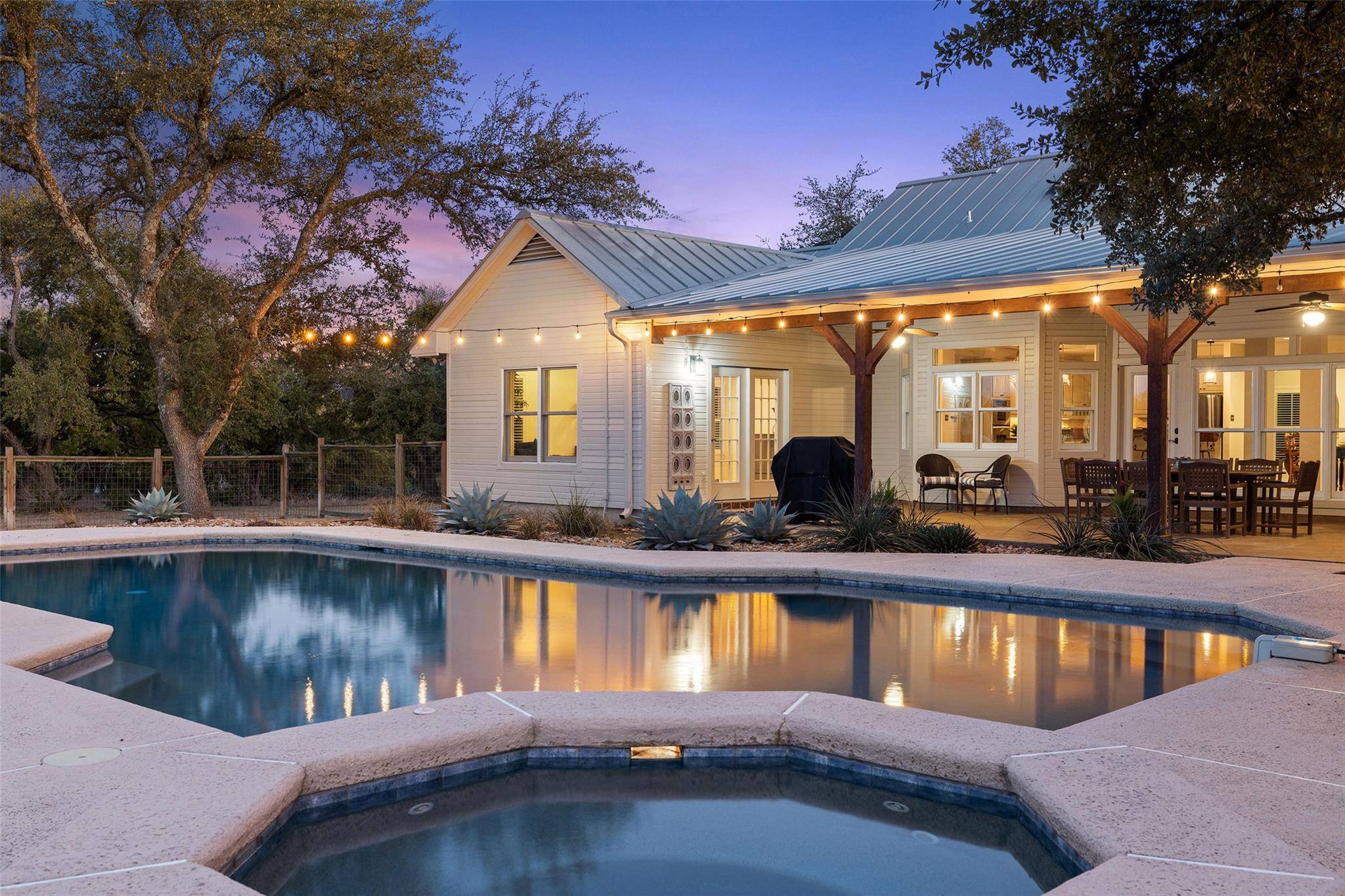 18 Longwood RD, Austin, TX 78737