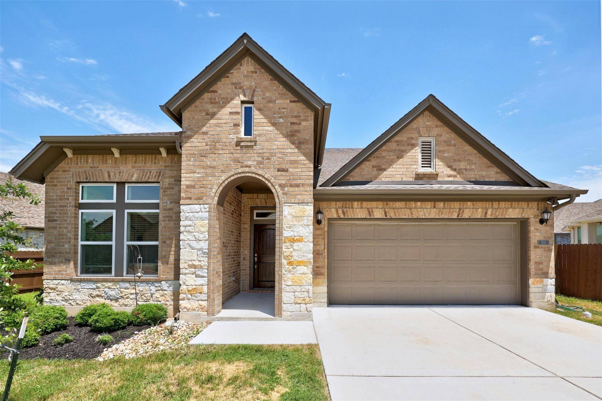 708 Mangold DR, Hutto, TX 78634