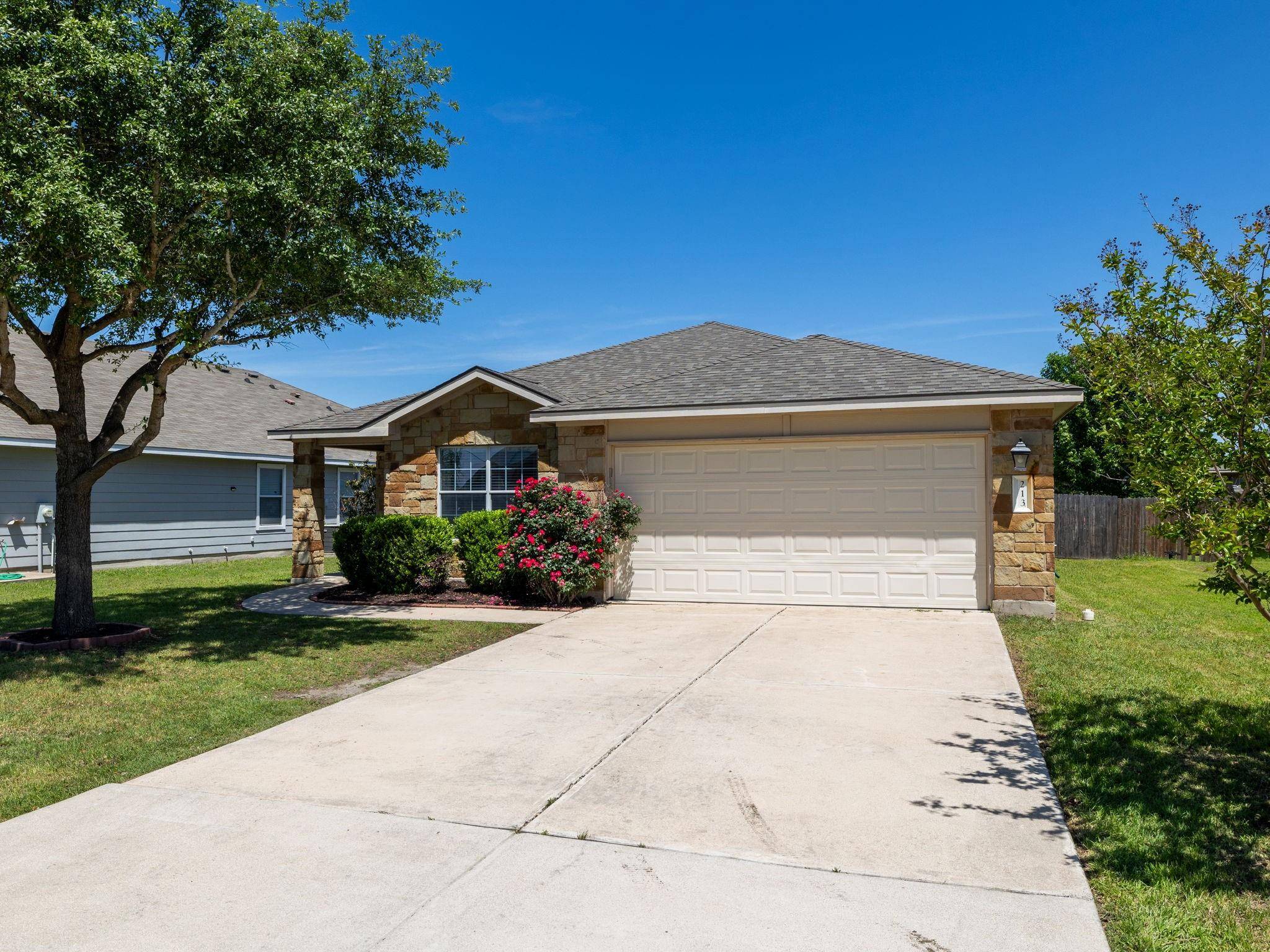 213 Foxglove DR, Hutto, TX 78634
