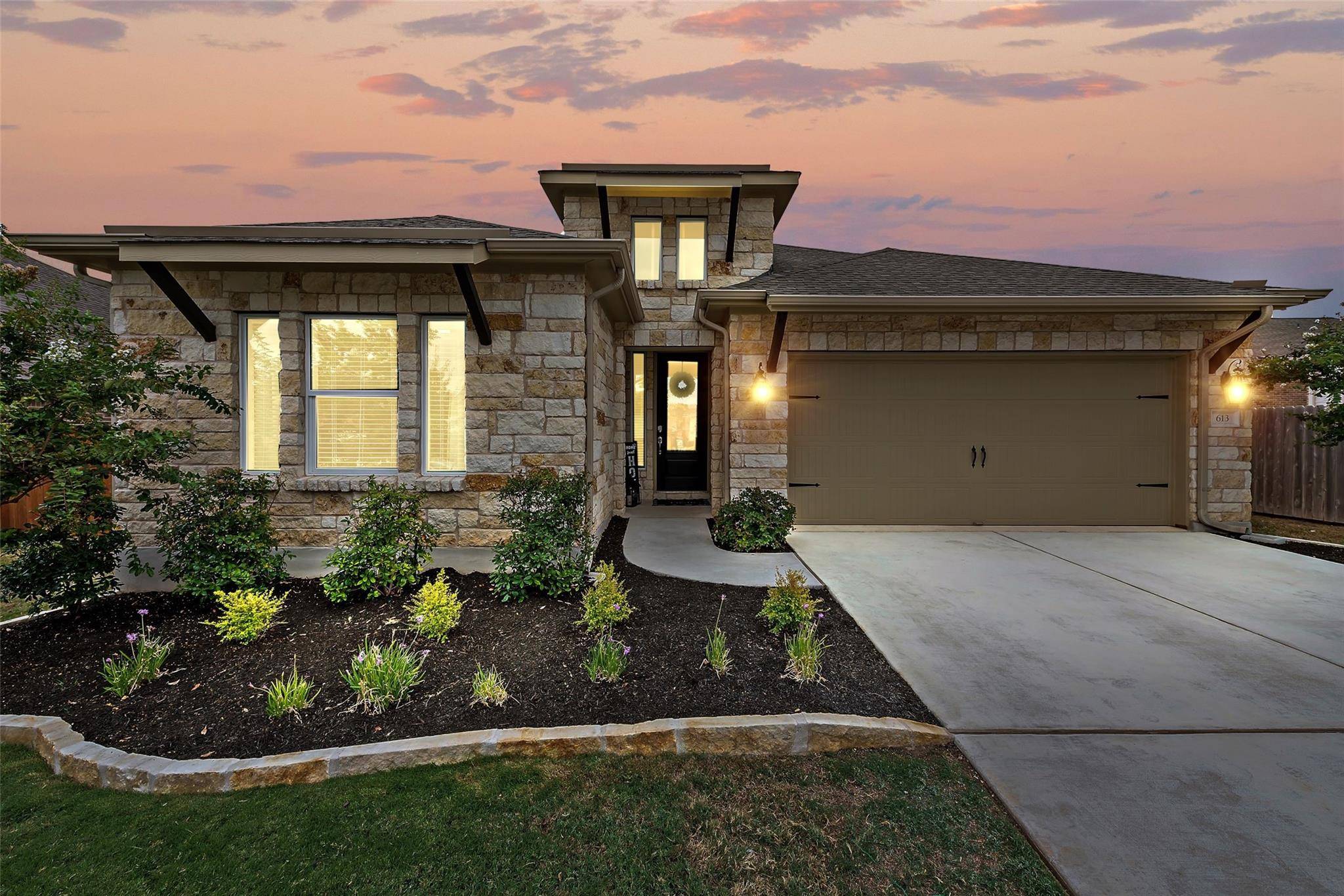 613 Sixpence LN, Georgetown, TX 78628