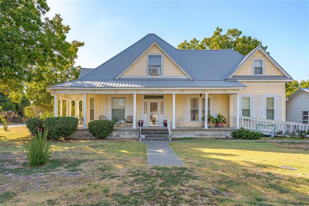 602 Hackberry ST, Lott, TX 76656