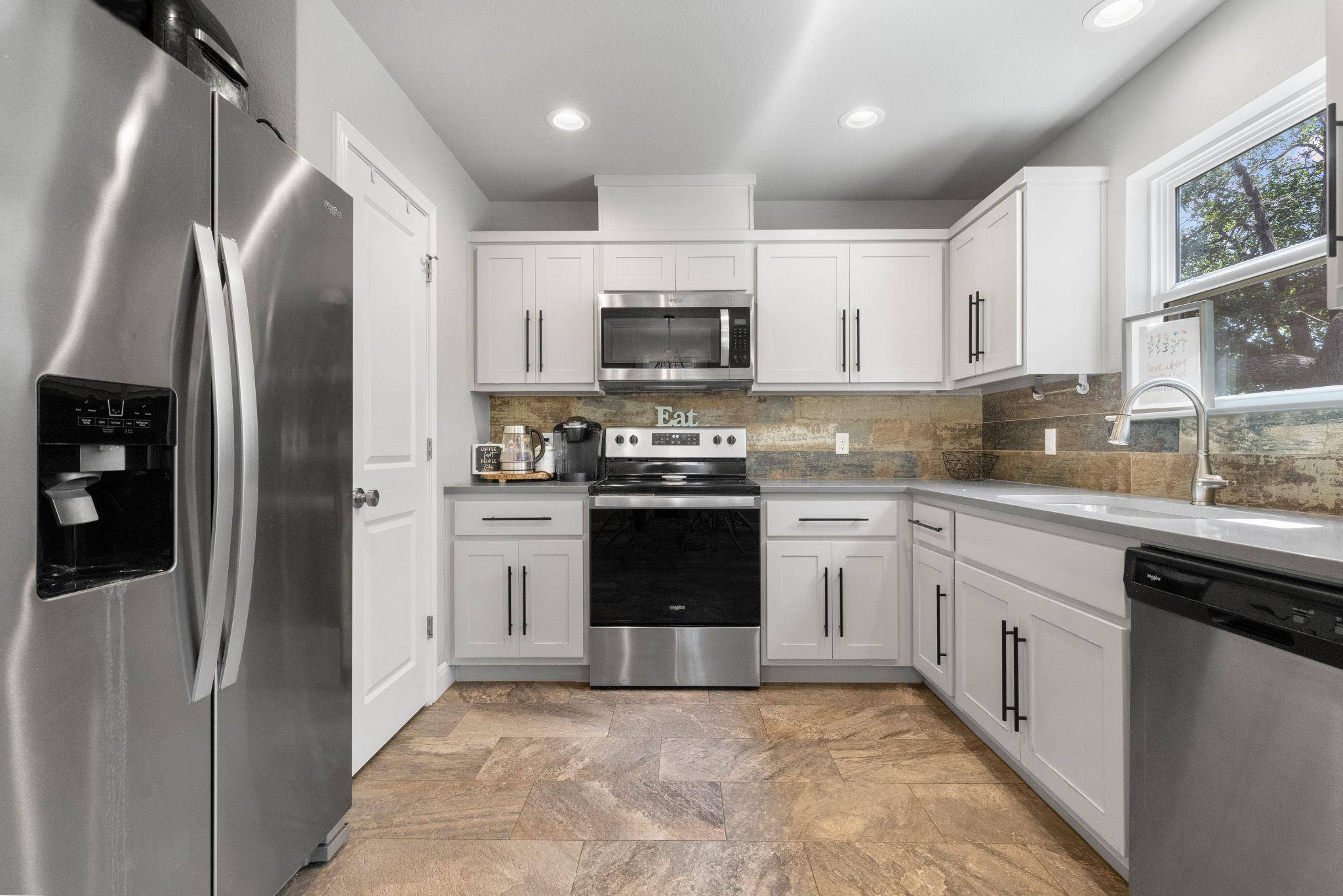 9 Flaming Cliff RD, Wimberley, TX 78676