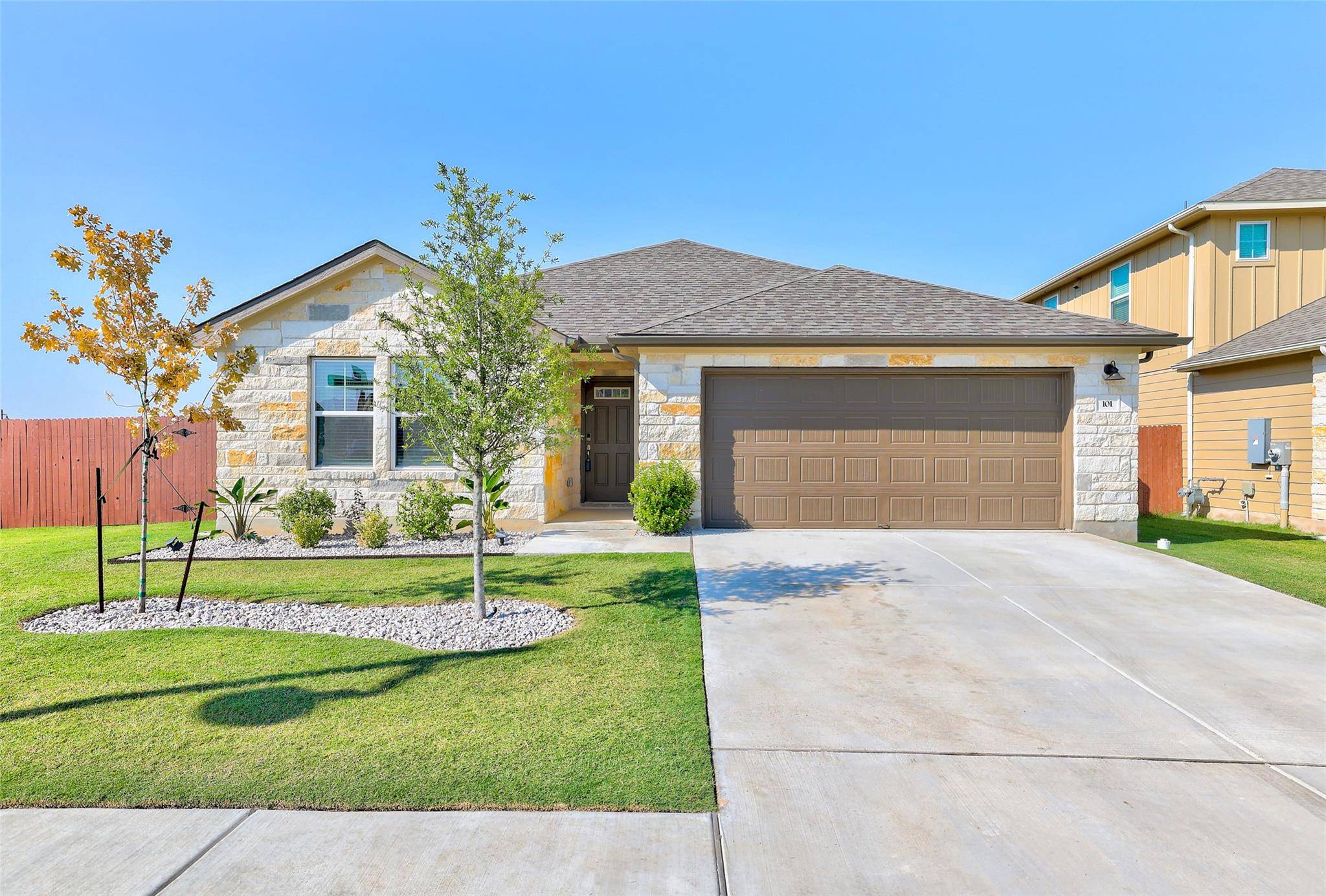 101 Skyview Farm LN, Liberty Hill, TX 78642