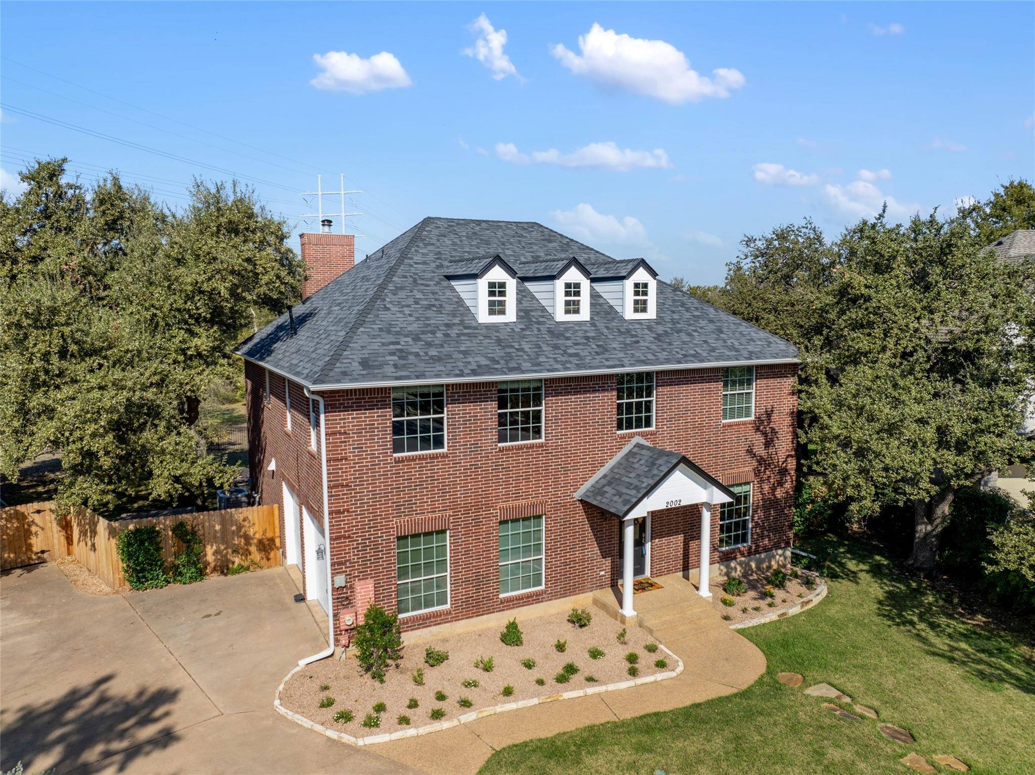 2002 Chestnut CIR, Round Rock, TX 78681