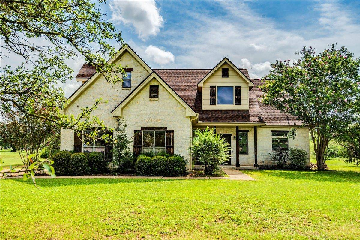 681 Bartlett DR W, Buda, TX 78610