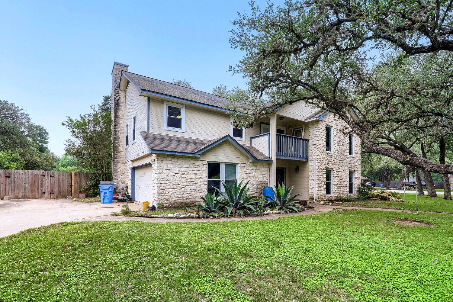 215 Dewberry CV, Buda, TX 78610
