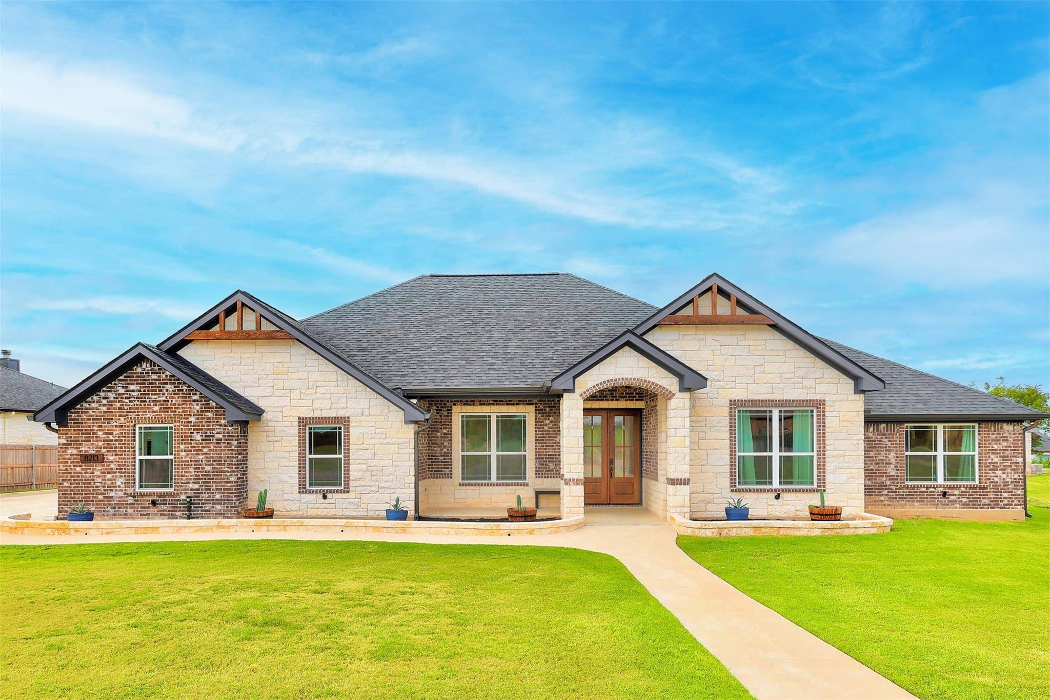 8213 Collins Creek DR, Salado, TX 76571