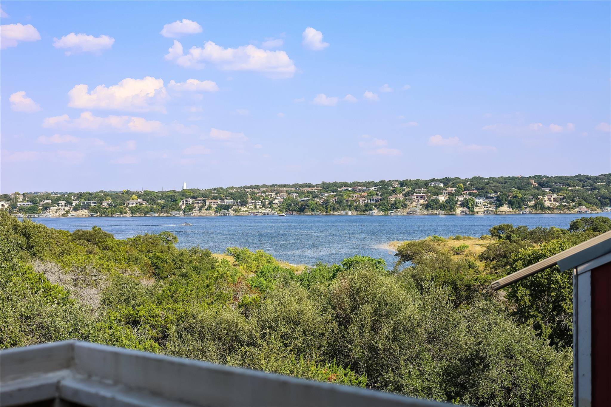 105 Comanche PT, Point Venture, TX 78645