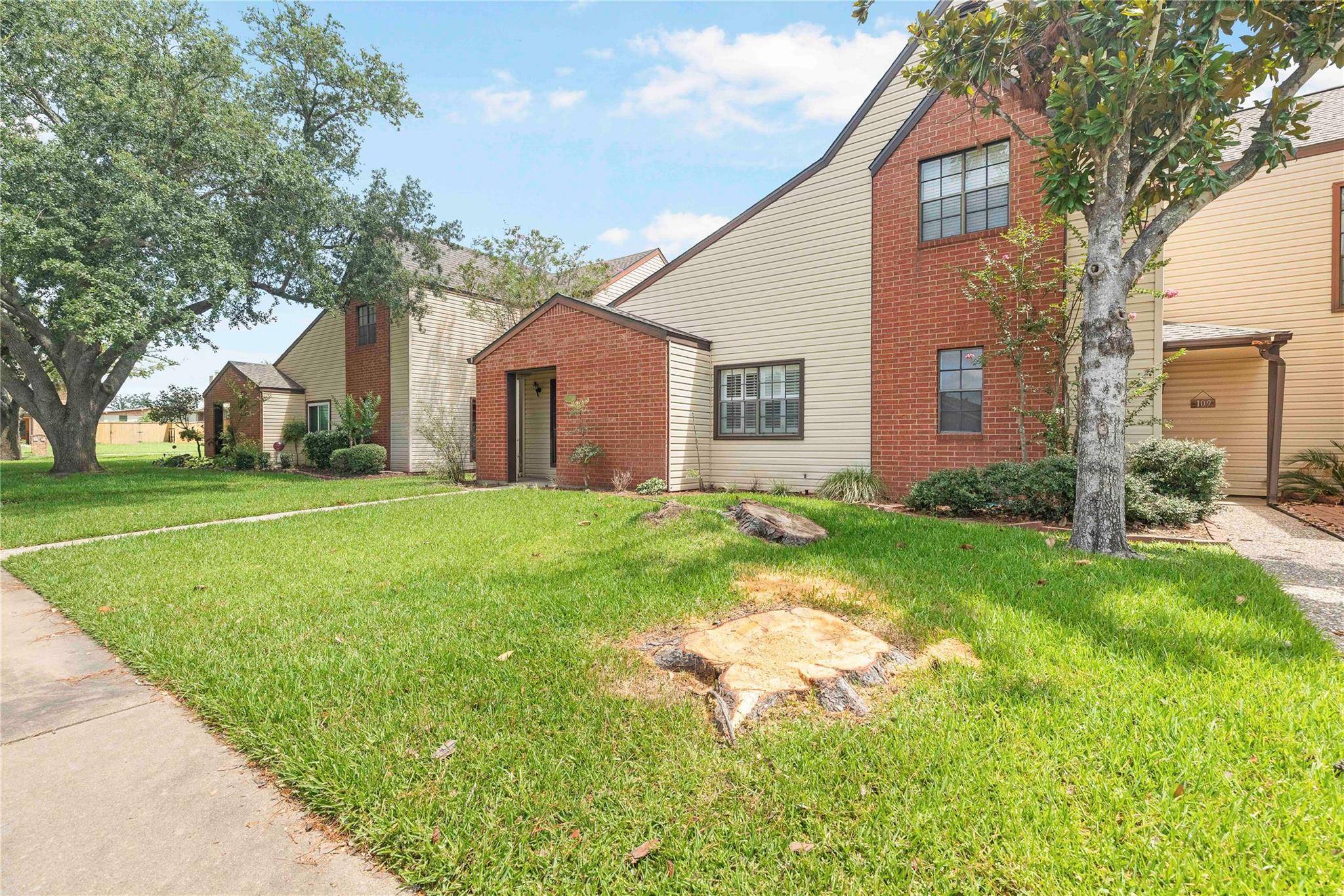 107 Briar Ridge DR, Bellville, TX 78132