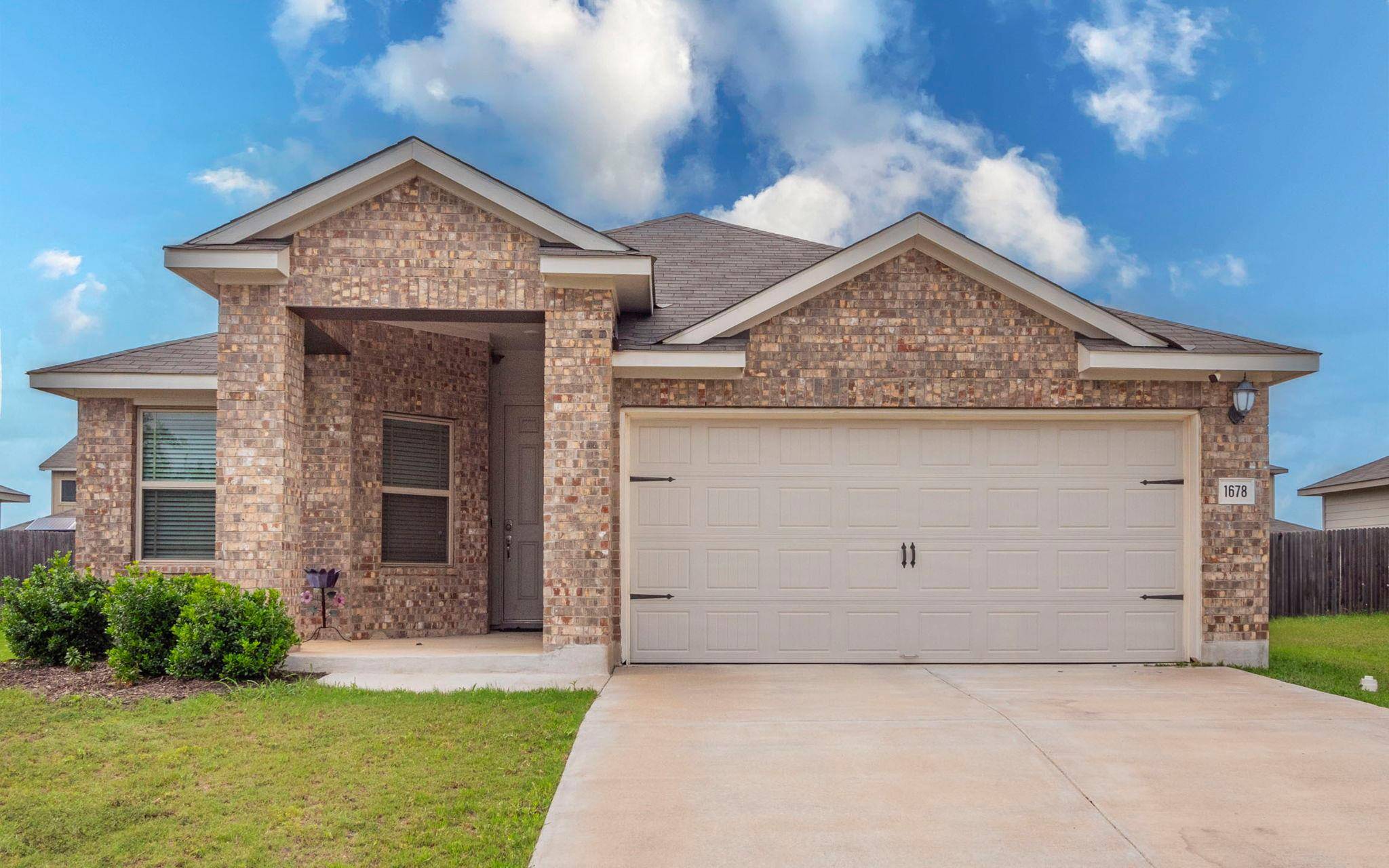 1678 Woodlands DR, Kyle, TX 78640