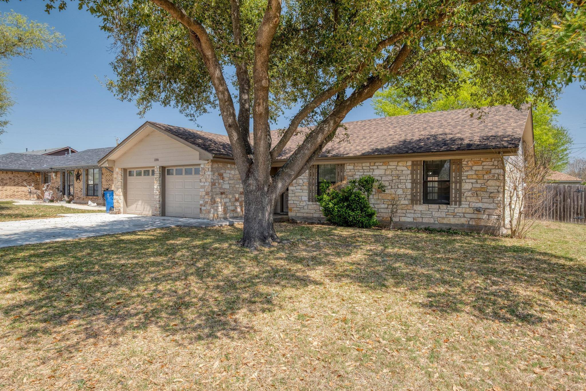 2204 Jason LN, Taylor, TX 76574