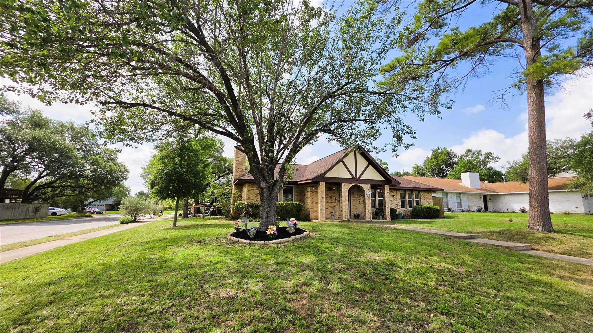 5609 WAGON TRAIN RD, Austin, TX 78749