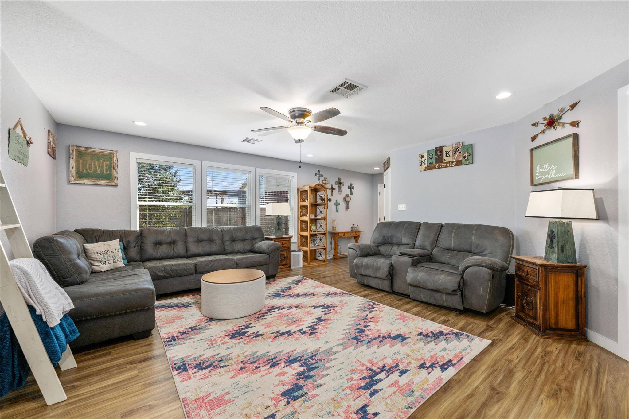 116 Brickyard LN, Jarrell, TX 76537