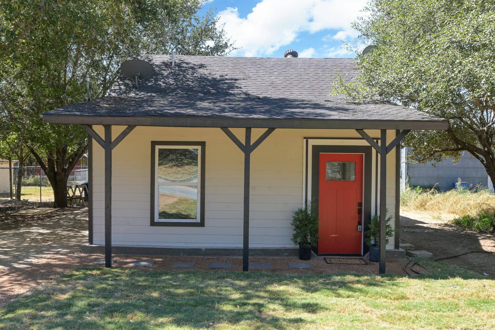 806 CROCKETT ST, Pleasanton, TX 78064