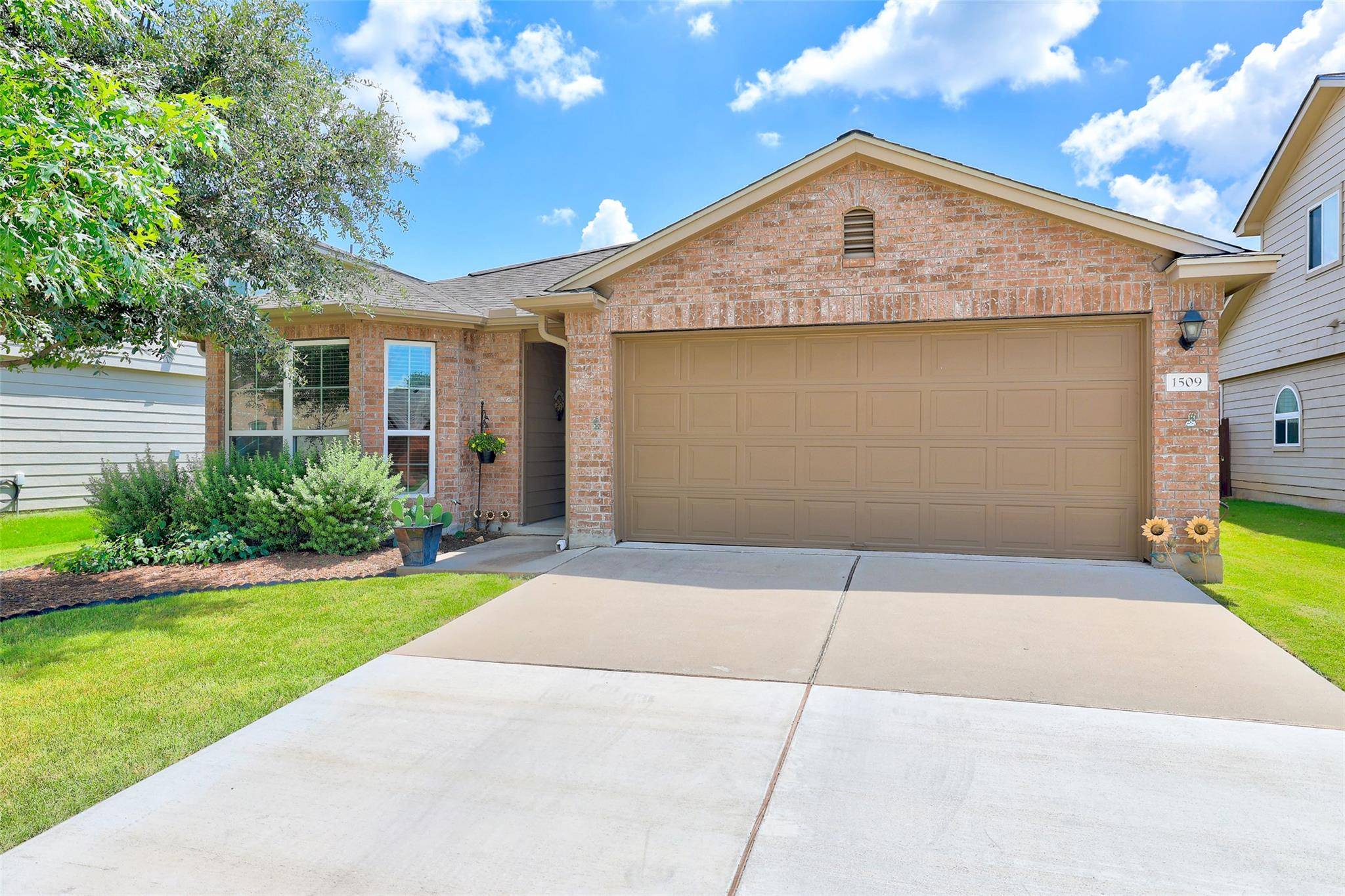 1509 Ascot ST, Georgetown, TX 78626