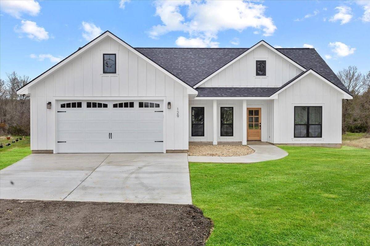 129 E Kikipua LN, Bastrop, TX 78602
