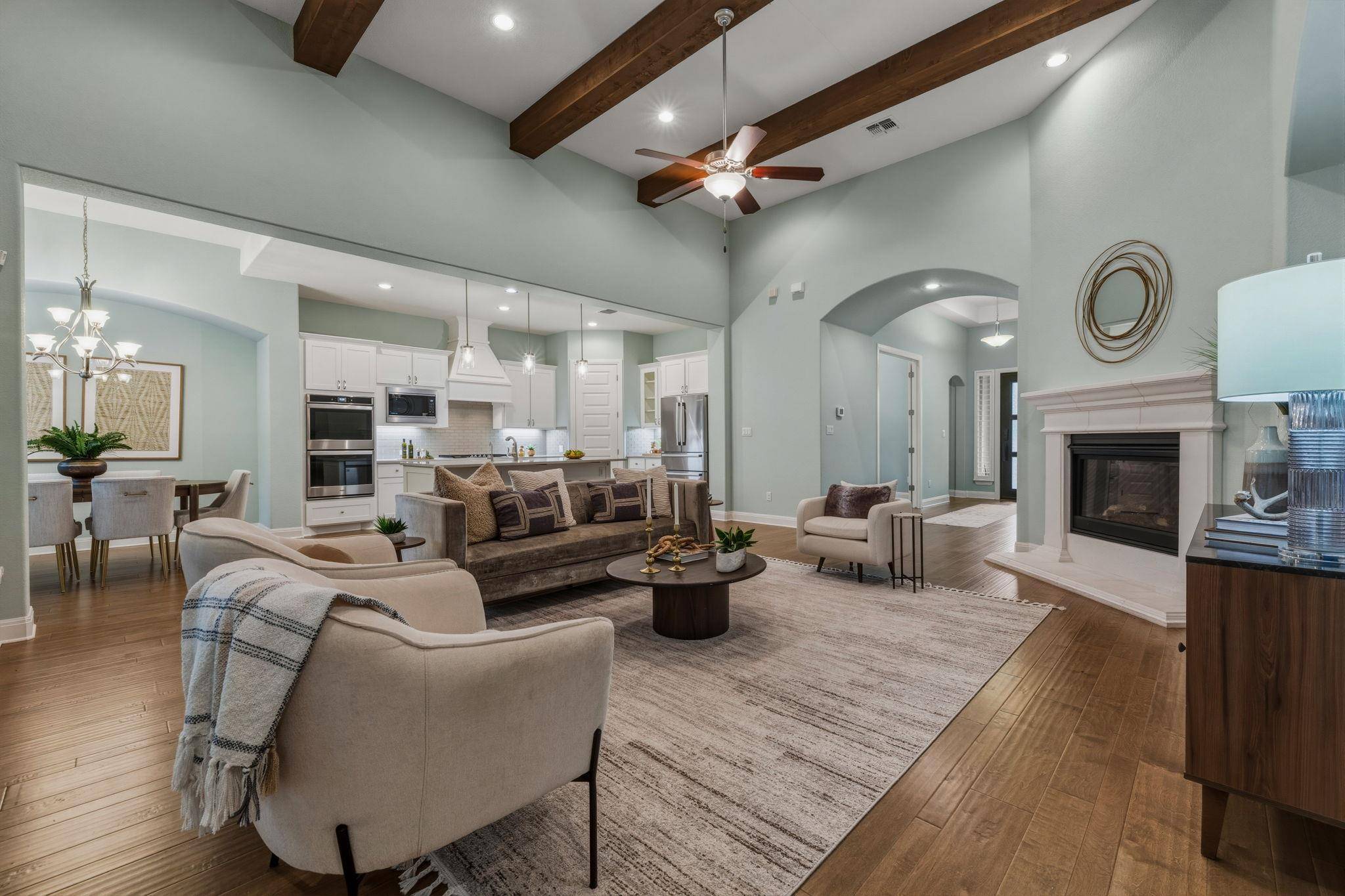 220 Mendocino LN, Austin, TX 78737
