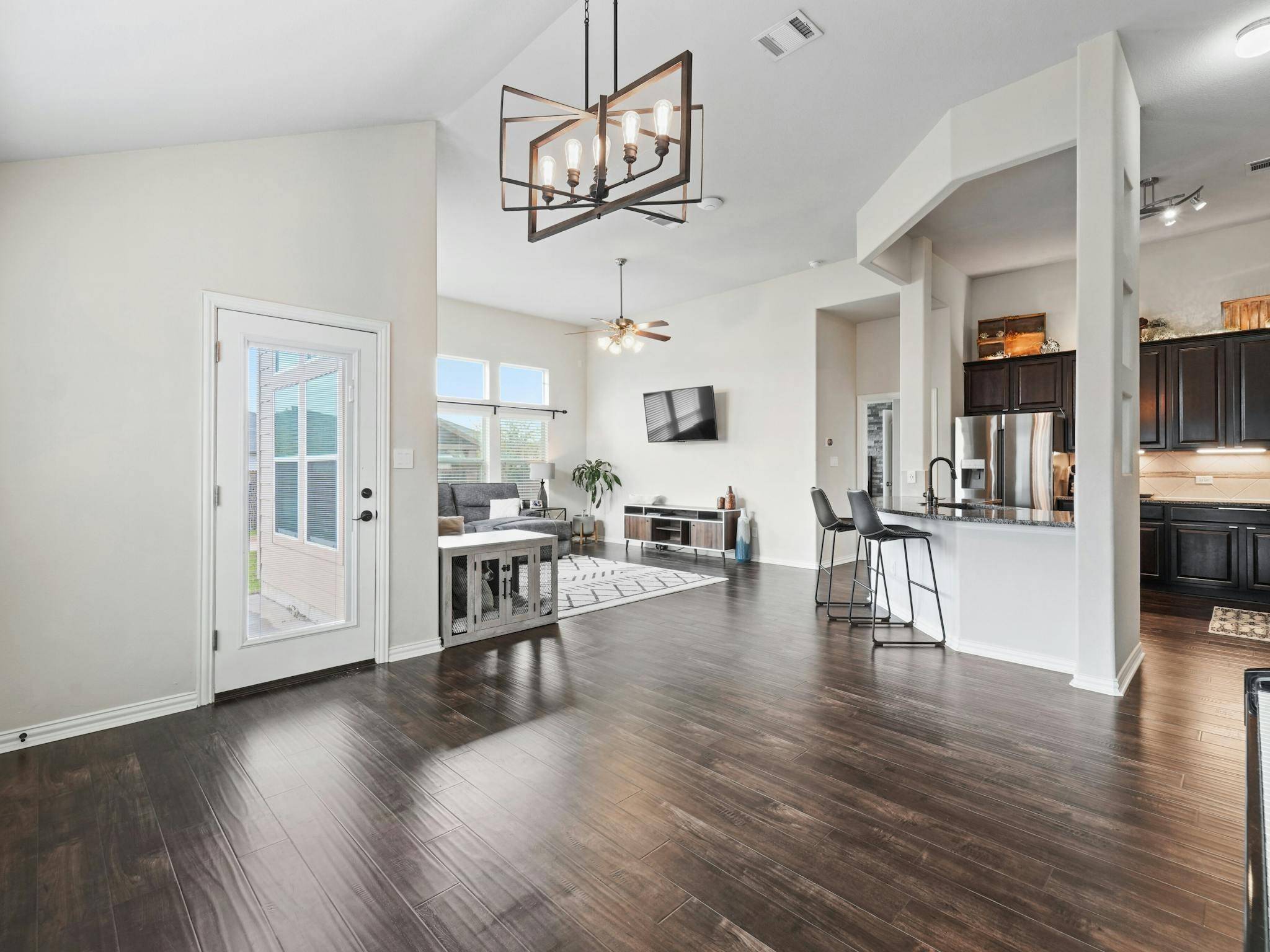 110 Mollie DR, Hutto, TX 78634