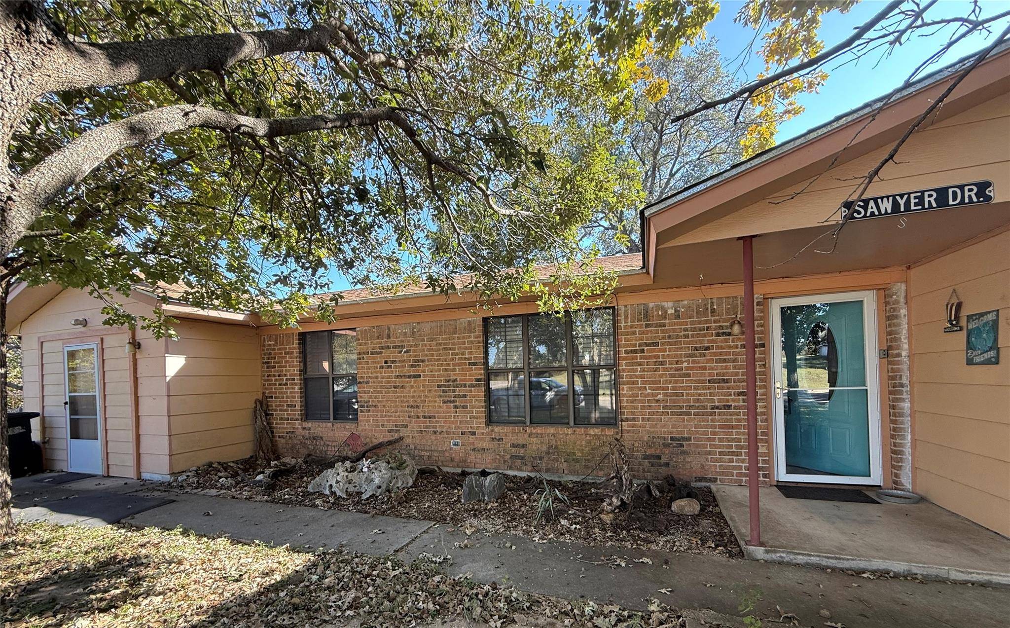 910 E Avenue I, Lampasas, TX 76550