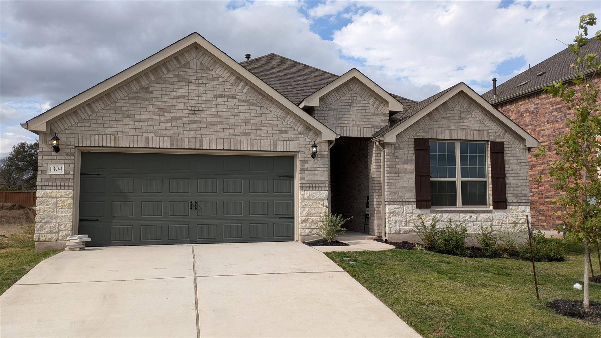 1304 Stonehill DR, Georgetown, TX 78633