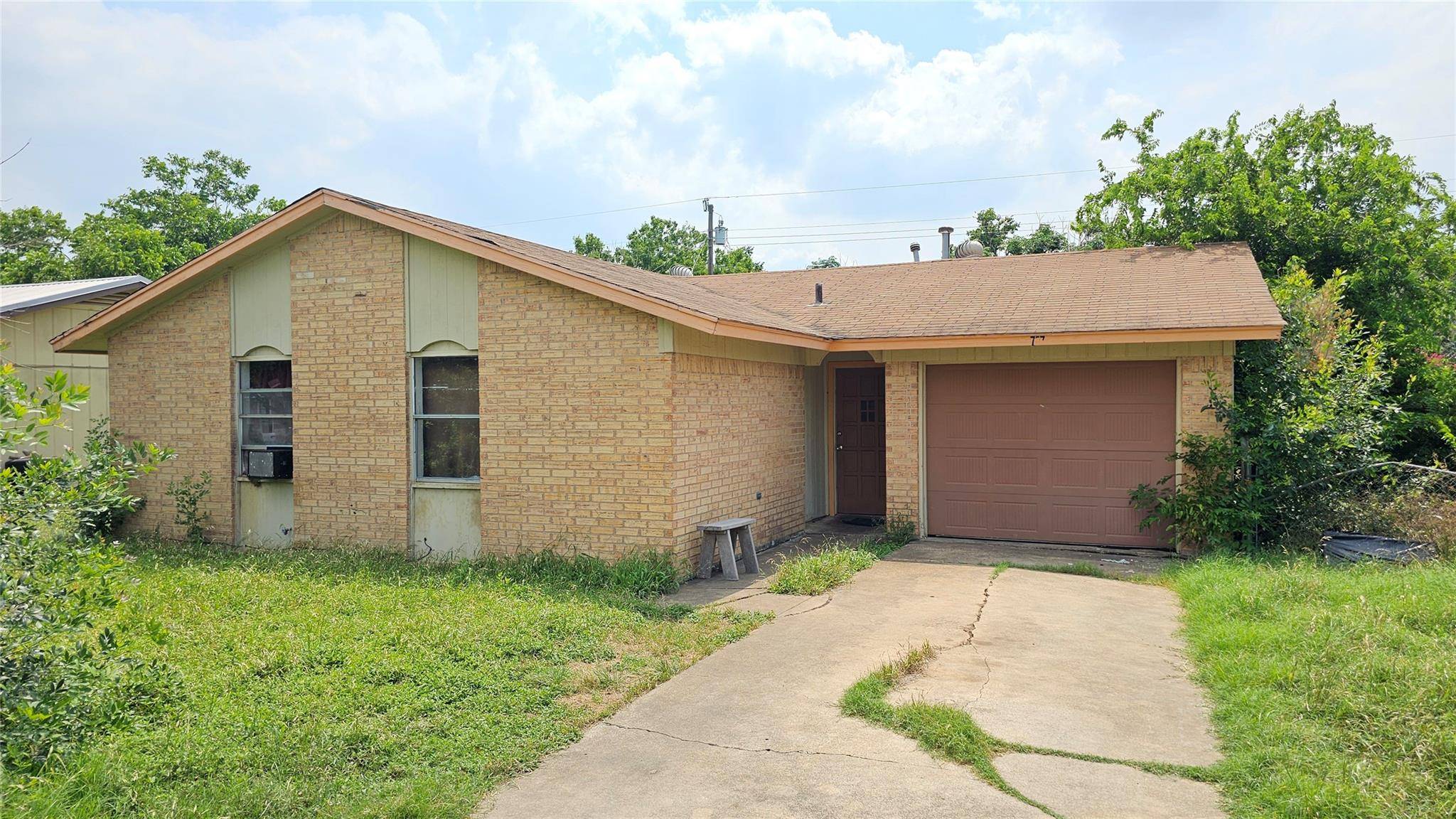 707 Mockingbird LN, Taylor, TX 76574