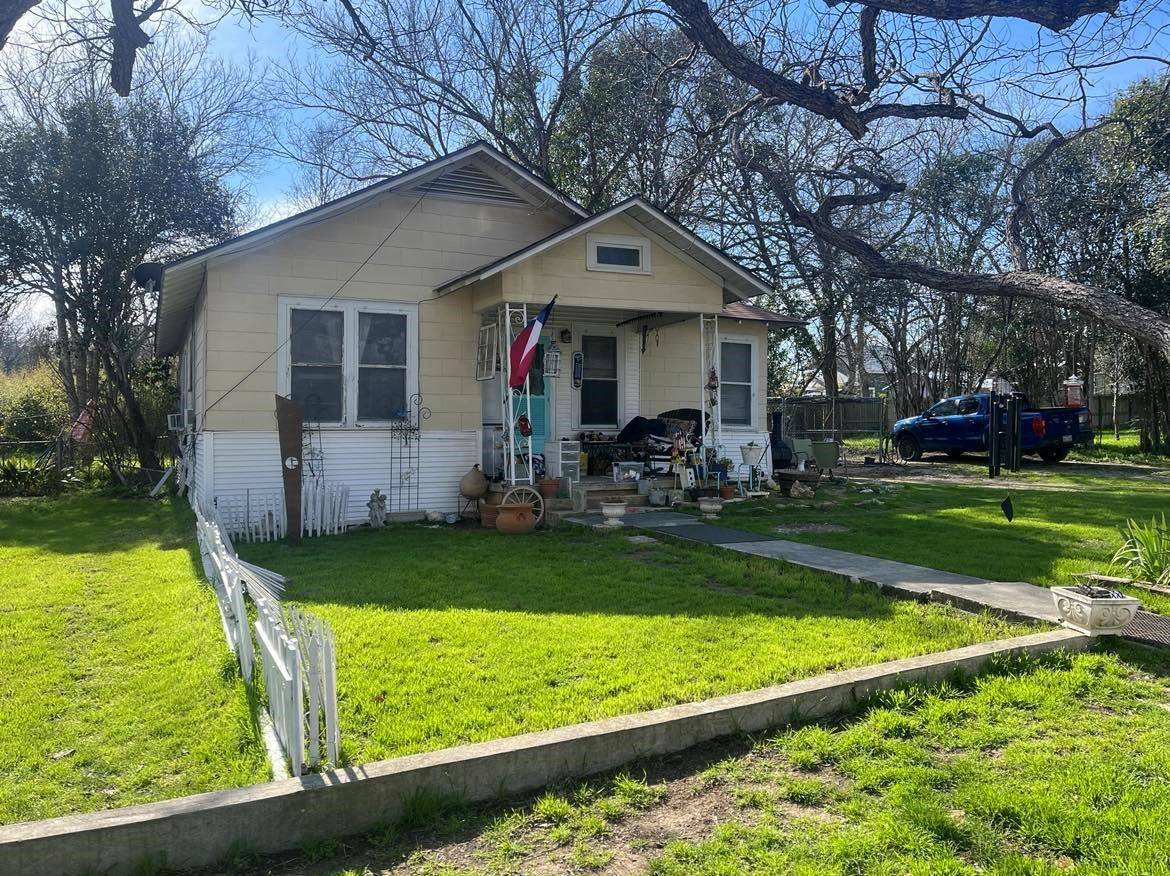 120 S Johnson Ave, San Marcos, TX 78666