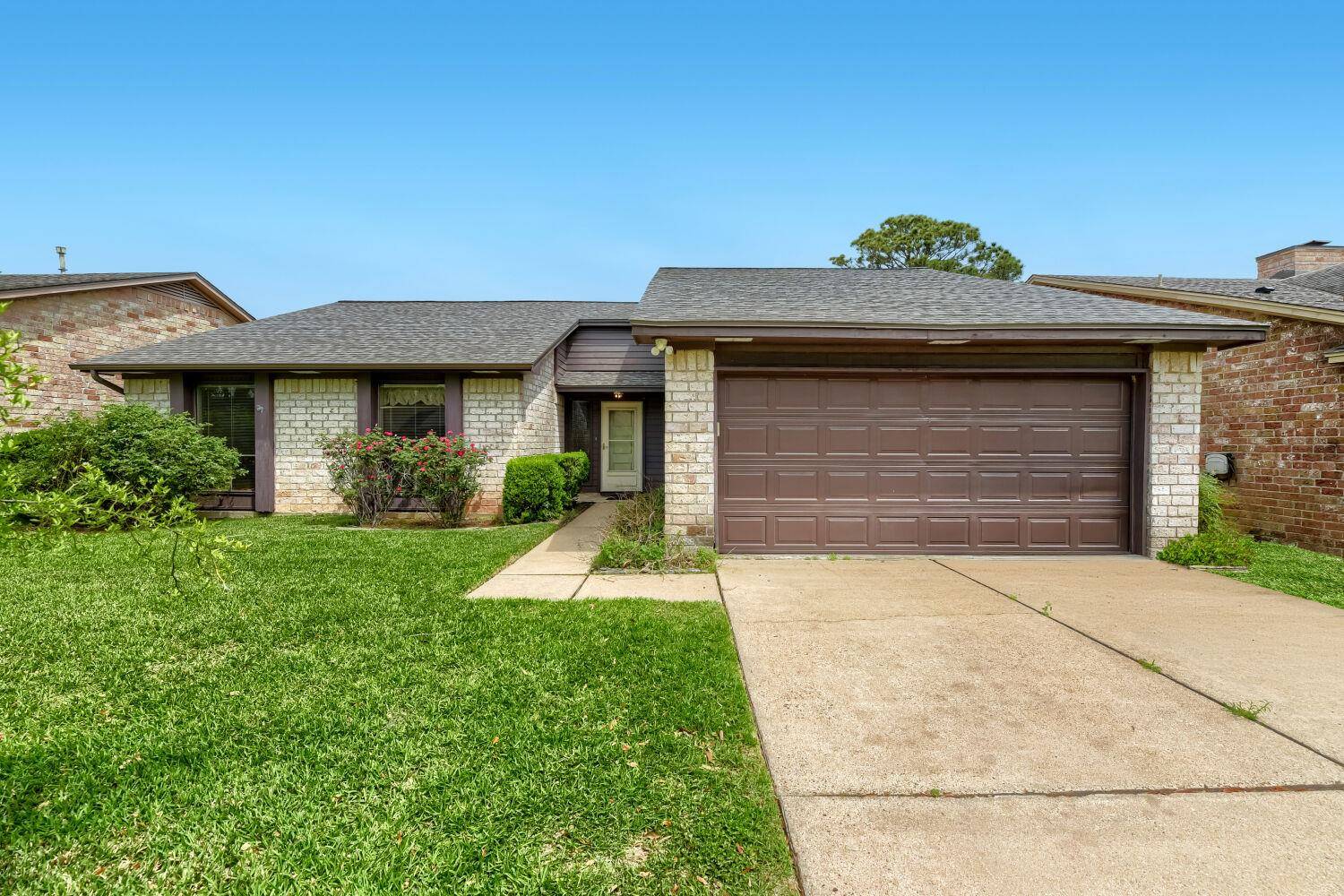 3115 Shawnee DR, Sugar Land, TX 77479
