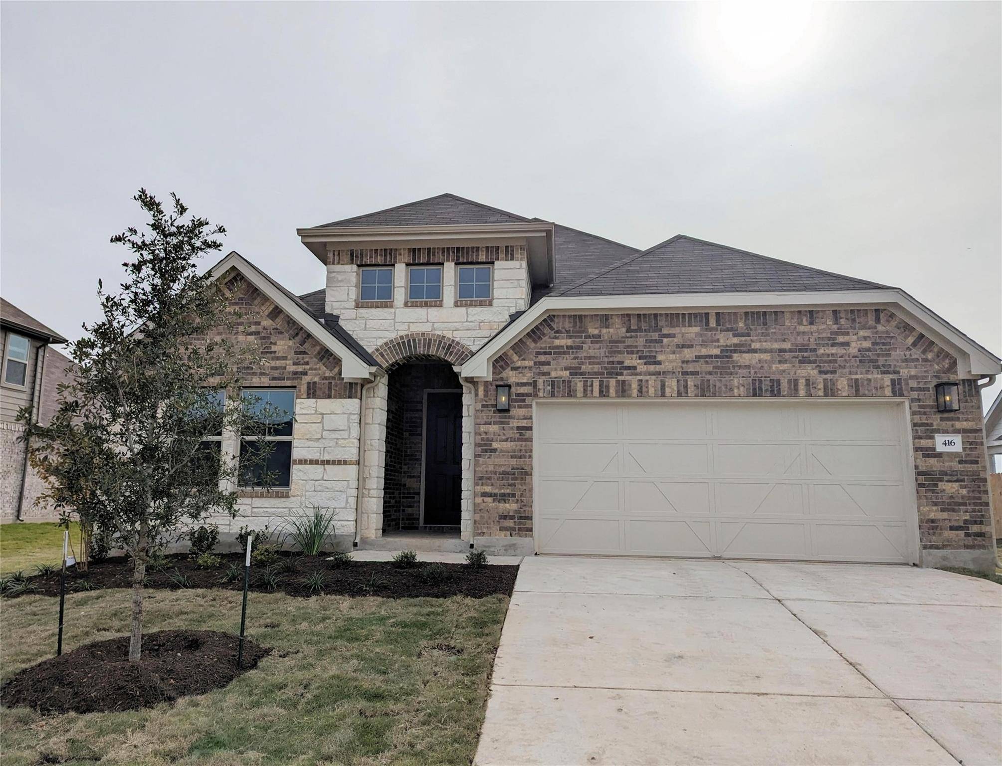 416 Clearlake DR, Hutto, TX 78634