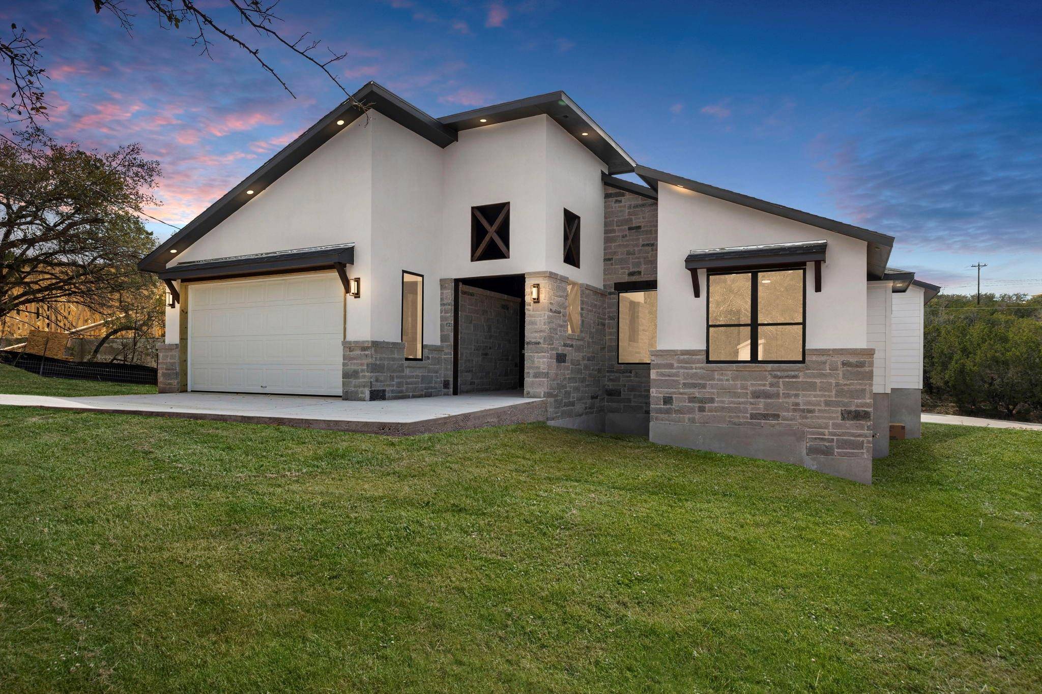 1014 Daviot DR, Spicewood, TX 78669