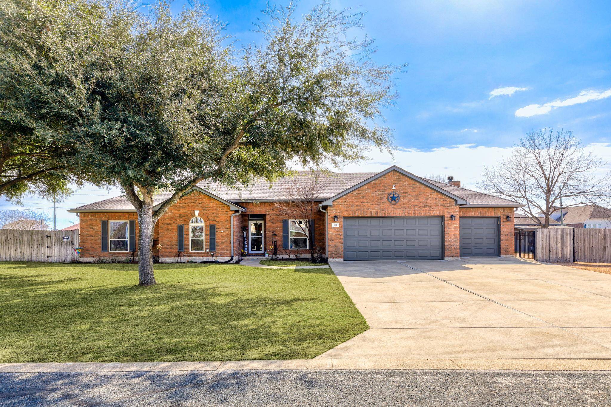 101 Brazos DR, Hutto, TX 78634