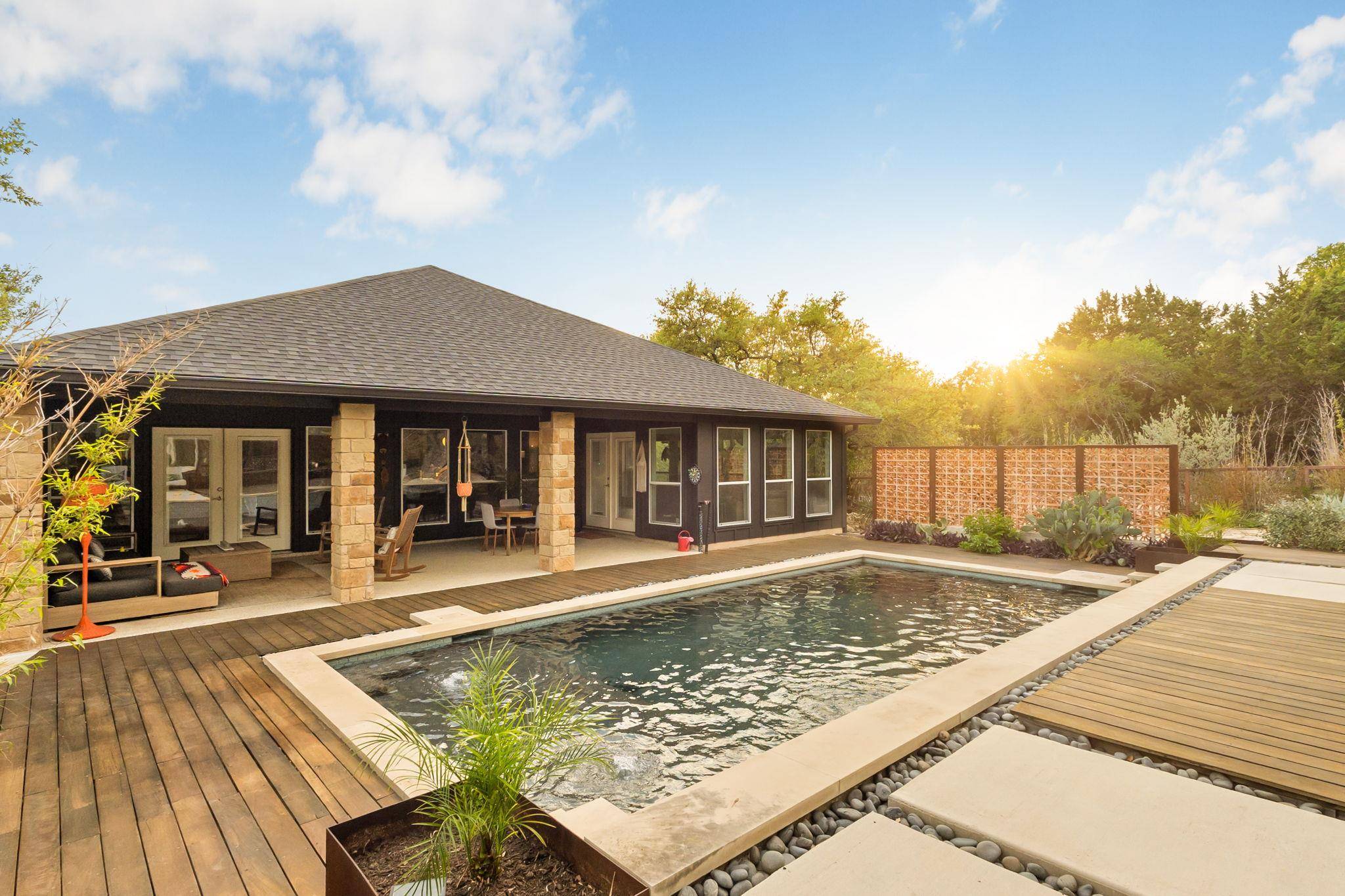 2 Crooked Arrow CT, Wimberley, TX 78676