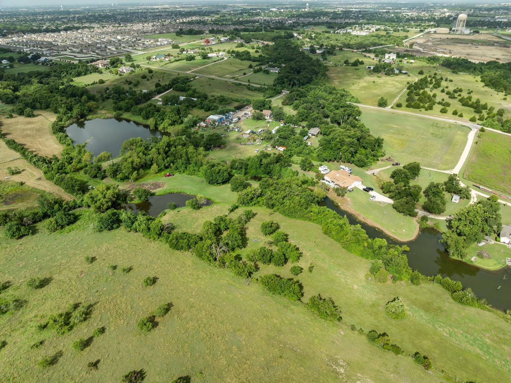 250 Spring Valley ST, Hutto, TX 78634