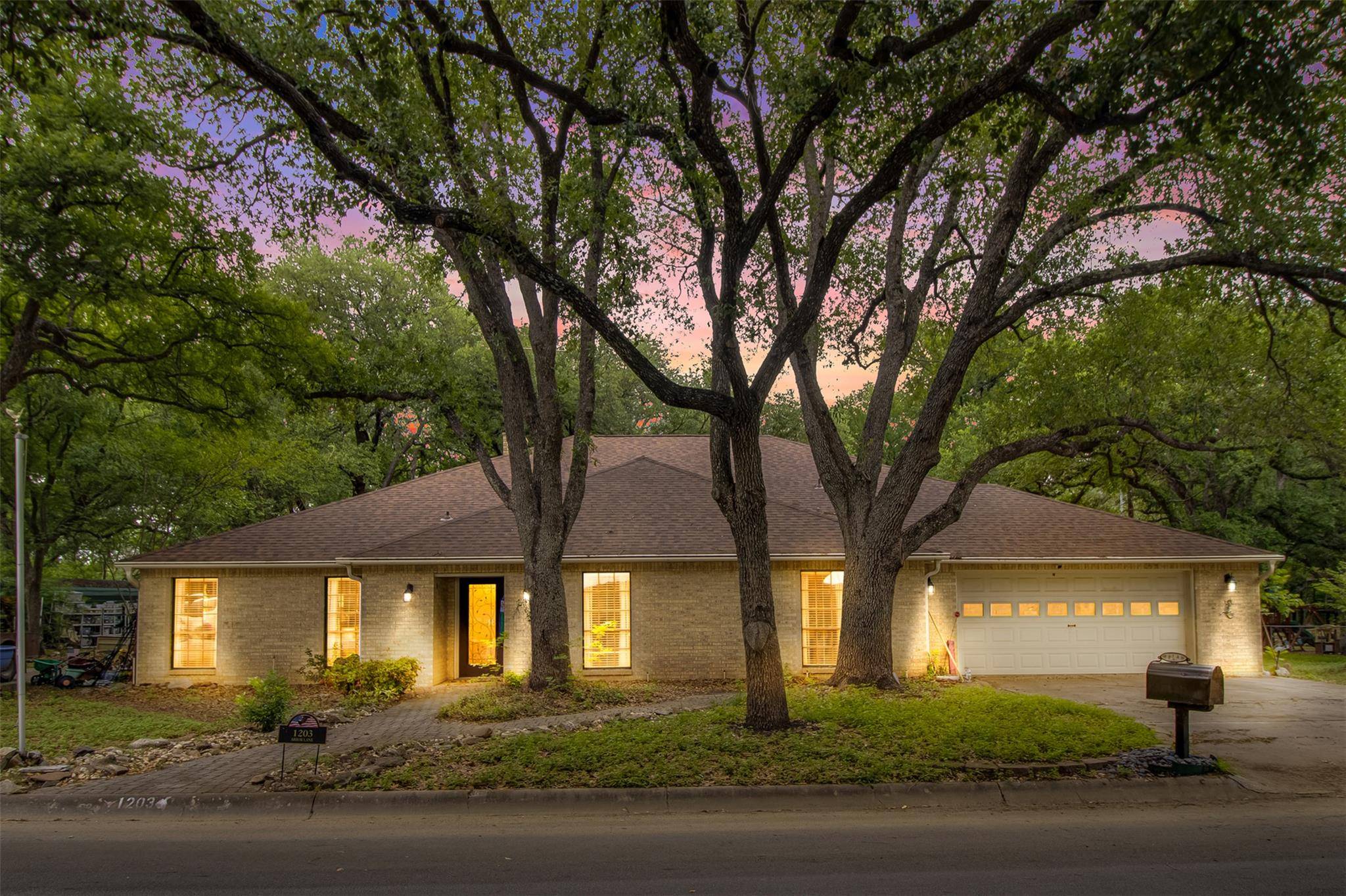 1203 Arbor LN, Marble Falls, TX 78654