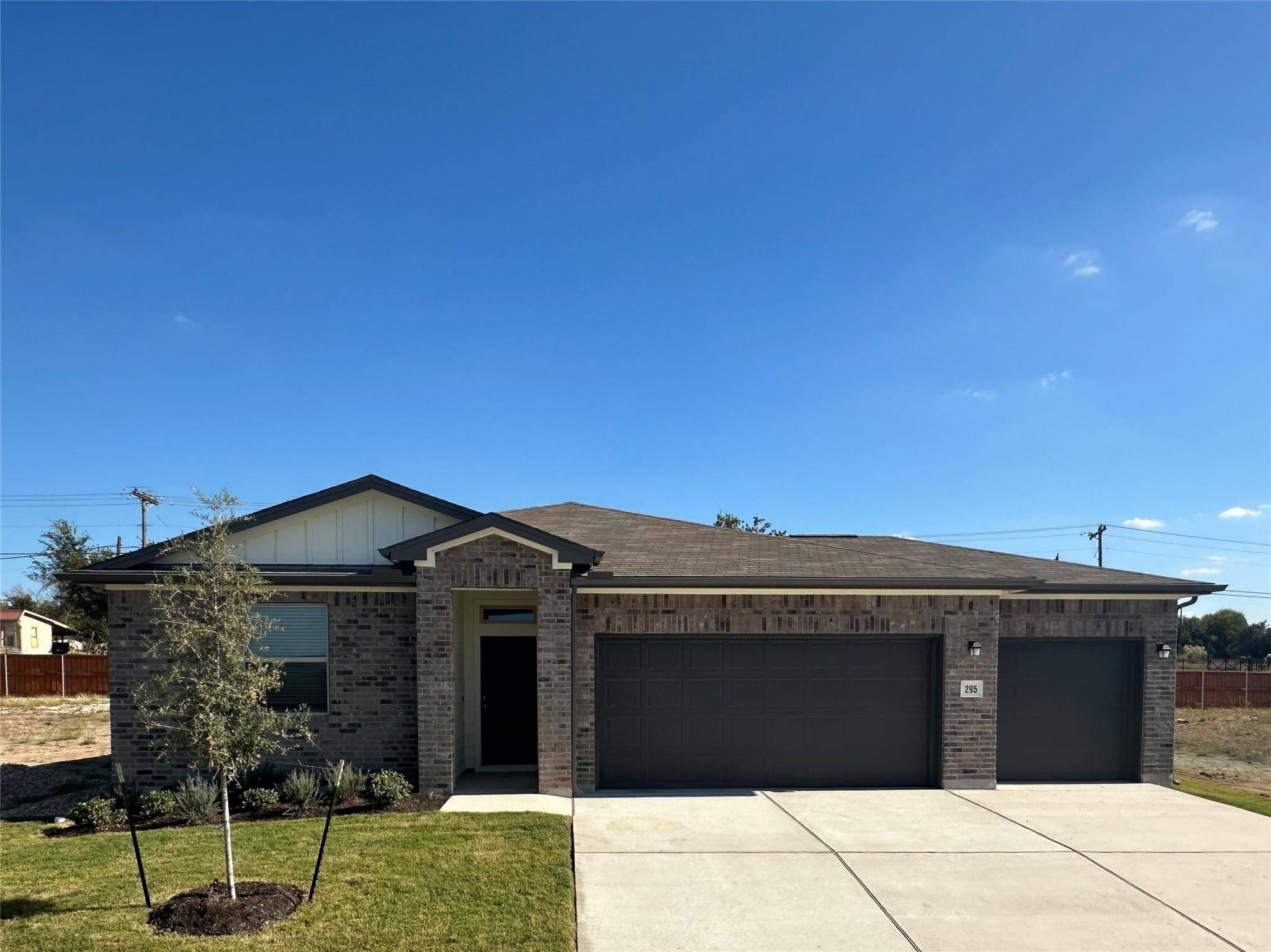 295 Dogvane CIR, Kyle, TX 78640