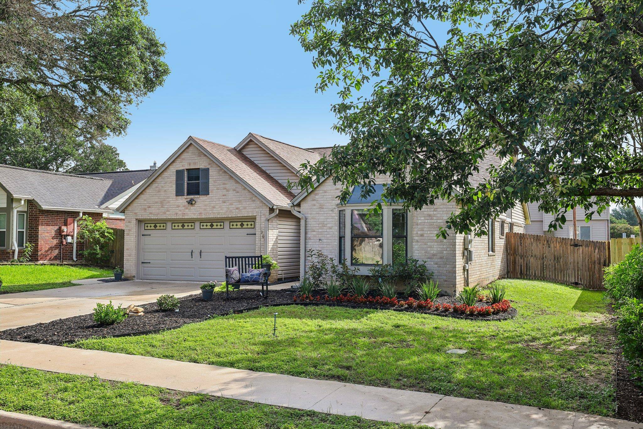 305 Hornbean LN, Cibolo, TX 78108