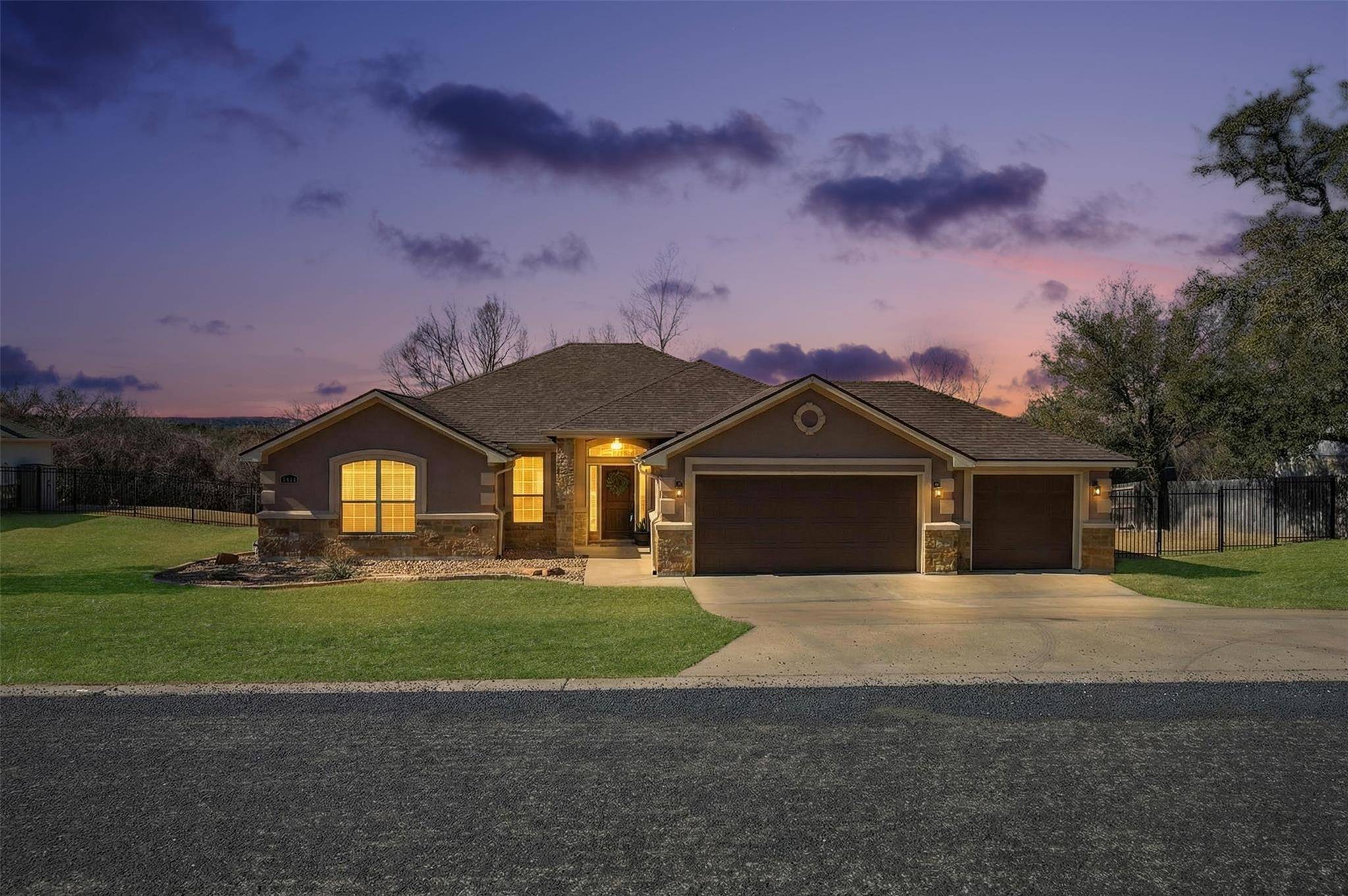 2068 Pirtle DR, Salado, TX 76571