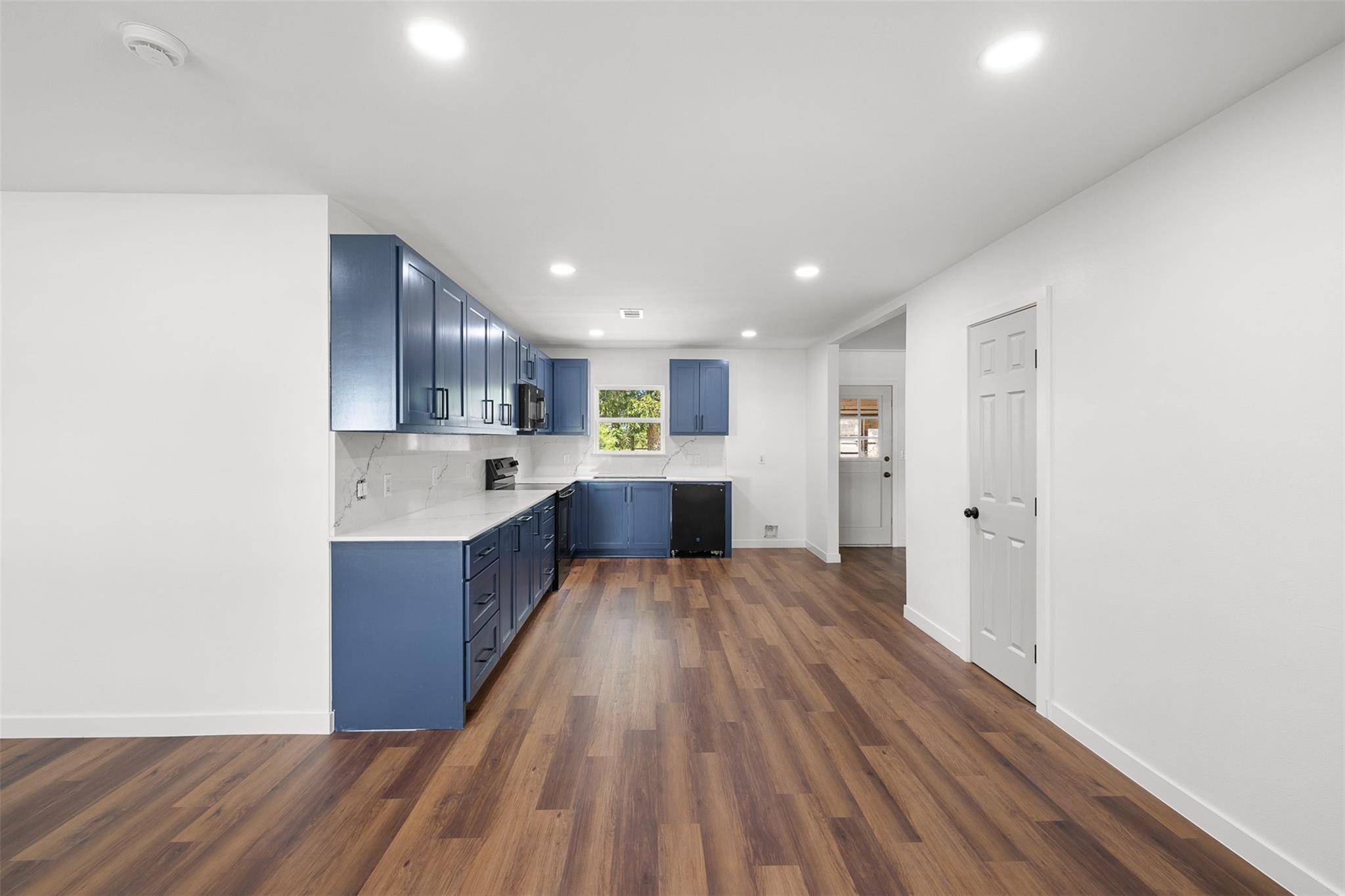 2002 N Karnes Ave, Cameron, TX 76520