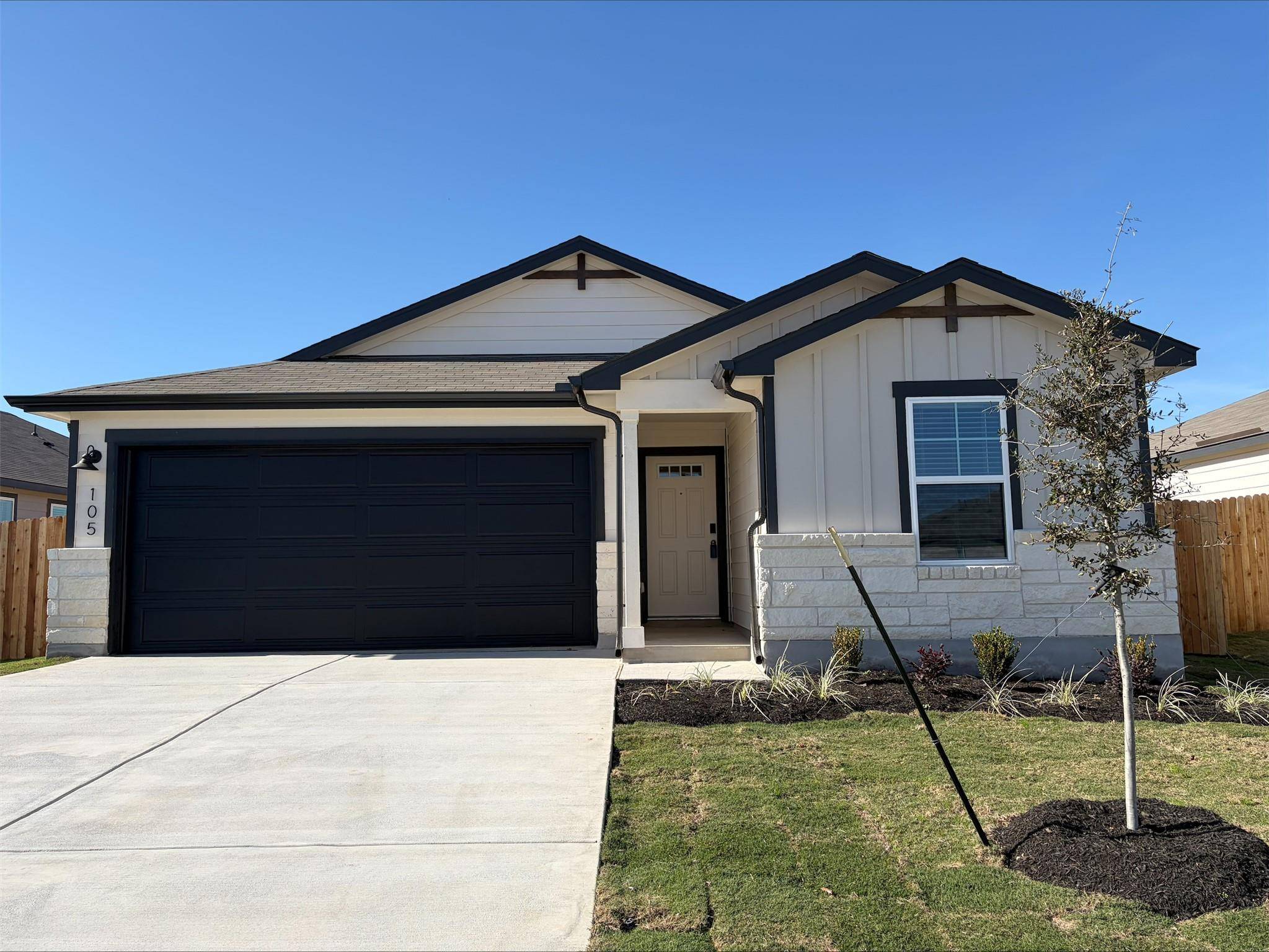 105 Honey Bee RD, Jarrell, TX 76537