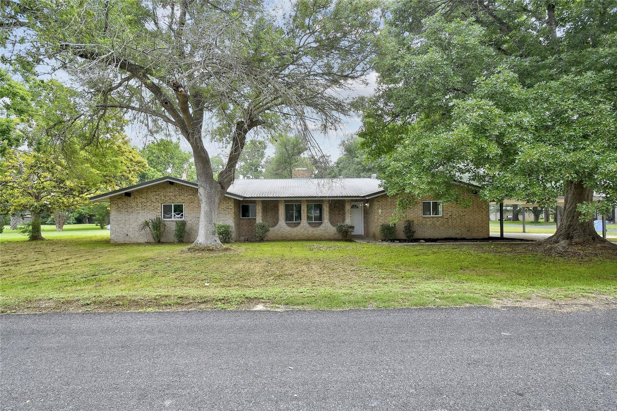 182 Rio Grande DR, Seguin, TX 78155