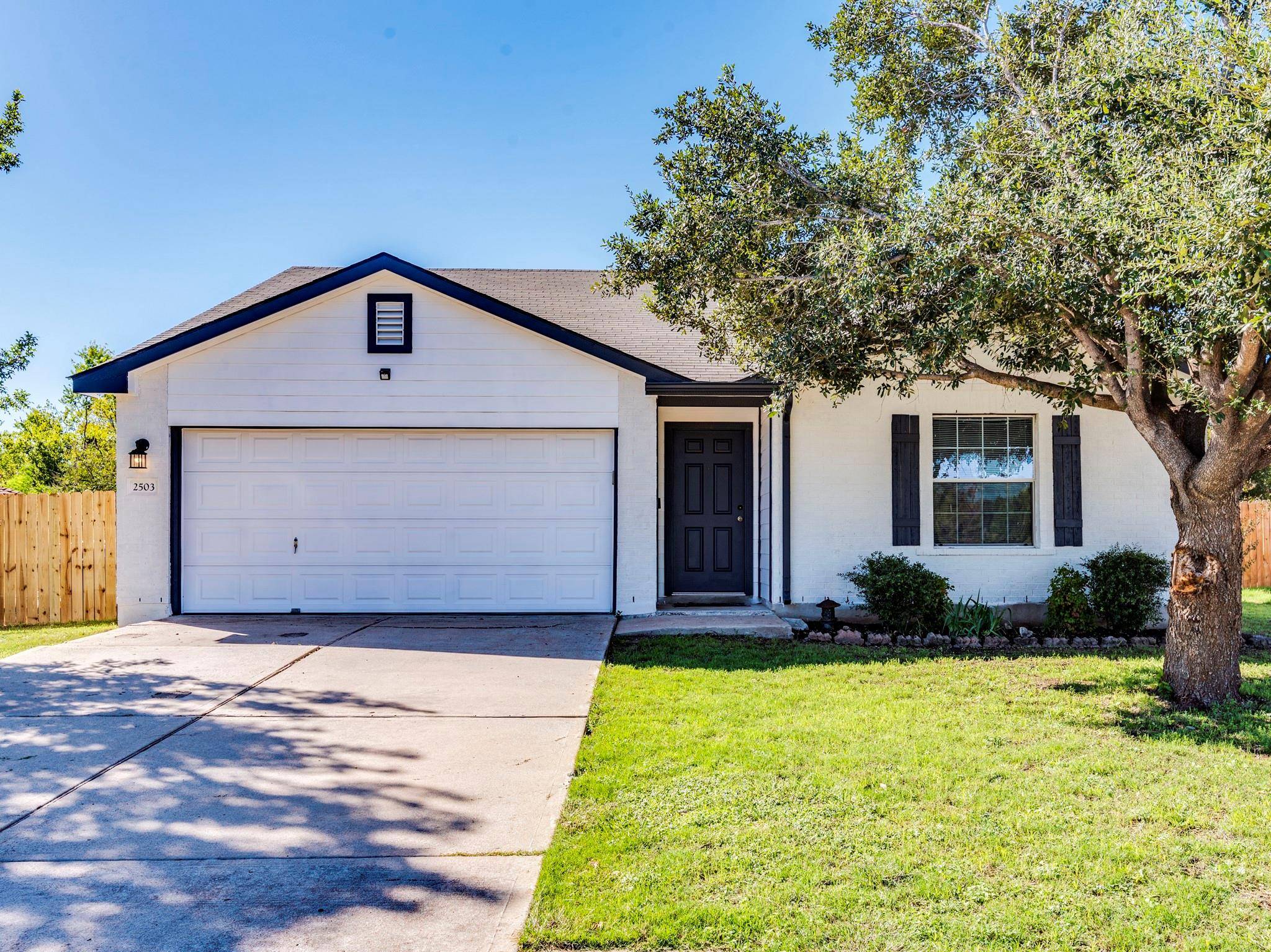2503 Meadow LN, Taylor, TX 76574