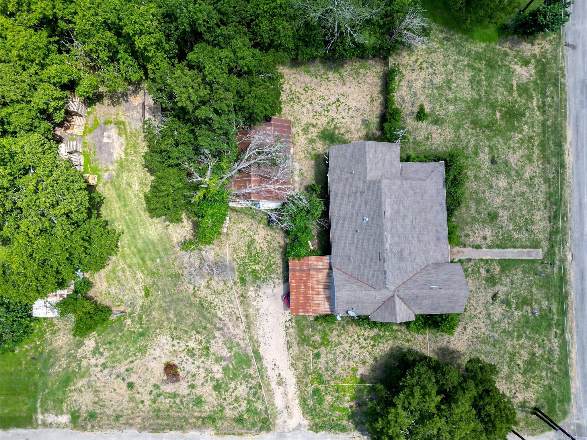 1420 Frink ST, Taylor, TX 76574