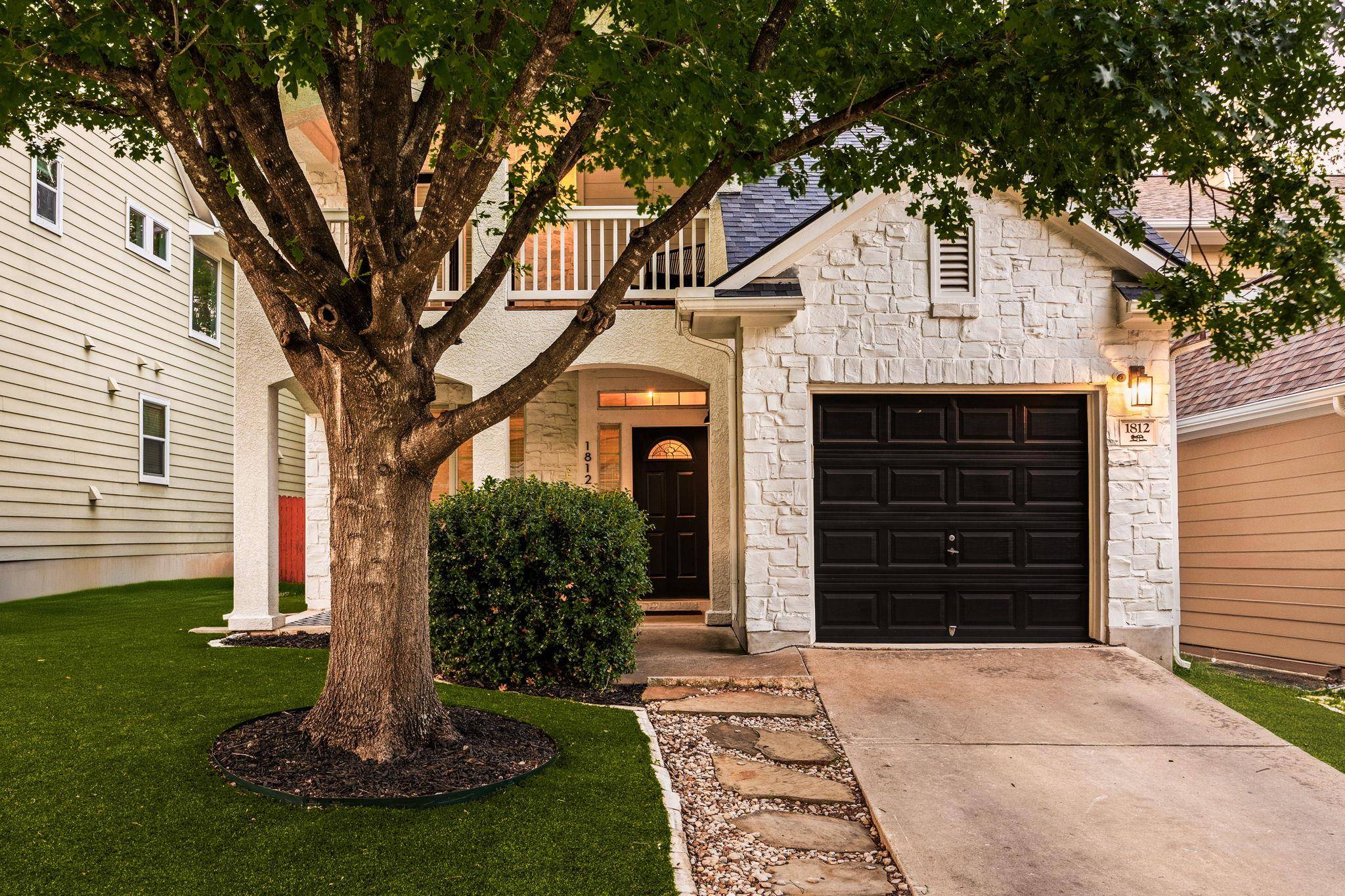 1812 Village Oak CT, Austin, TX 78704